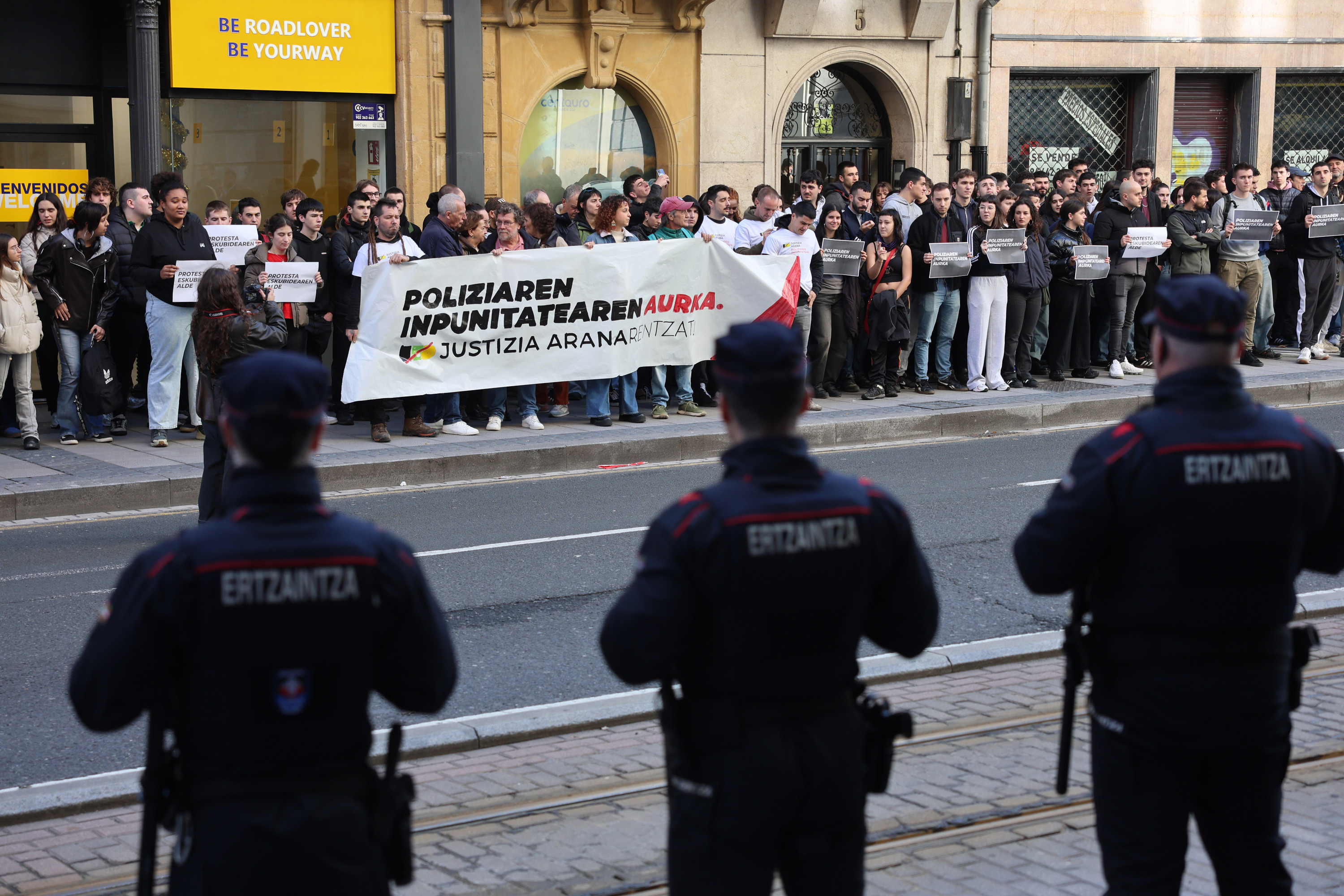 Ertzaintzaren «zigorgabetasunaren» kontrako elkarretaratze bat, artxiboko irudi batean. OSKAR MATXIN EDESA / FOKU