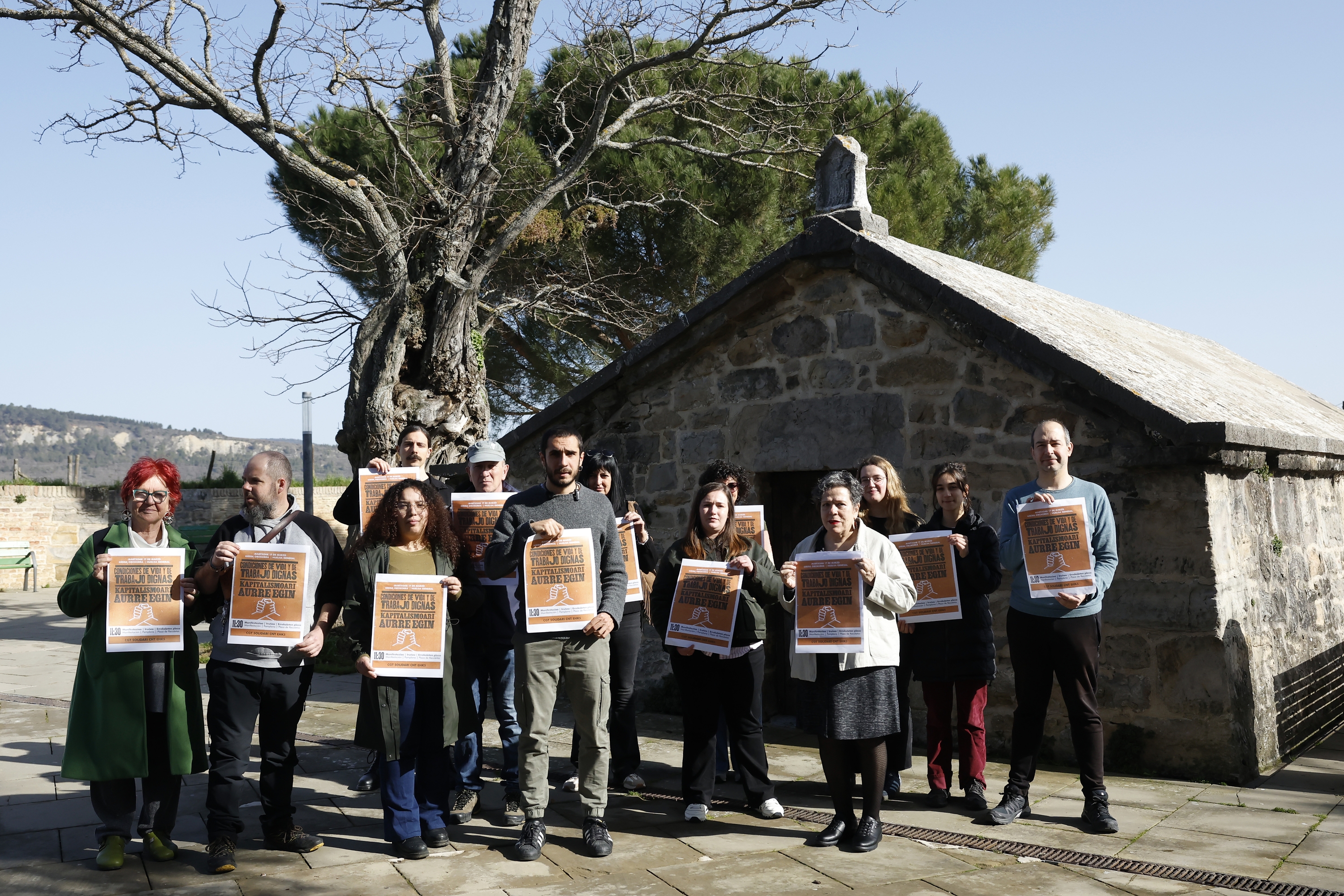 CNT, CGT eta Solidari sindikatuetako ordezkariak, asteazken honetan Iruñean. JESUS DIGES / EFE