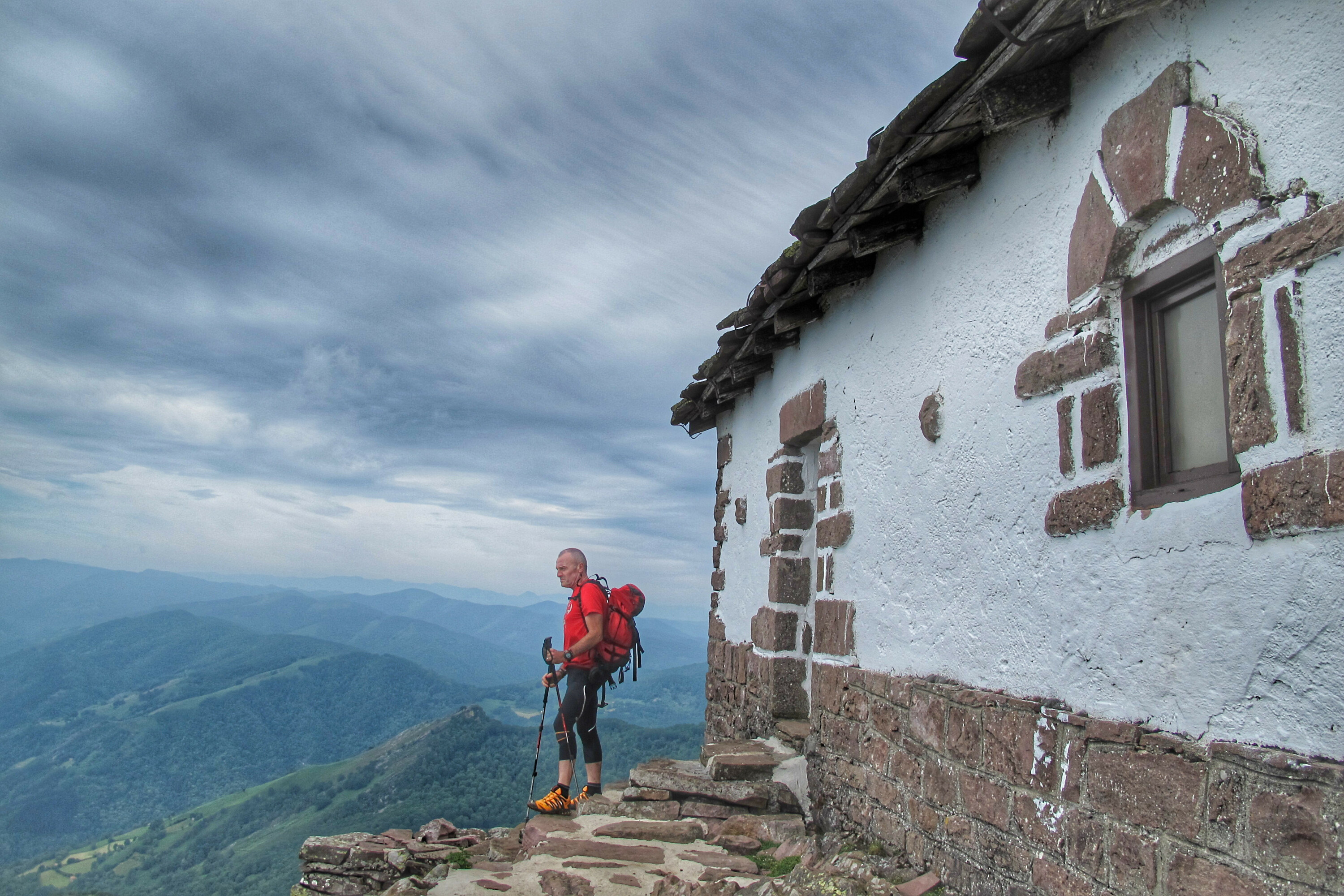 Mendaurreko tontorra eta Hirutasunaren baseliza.