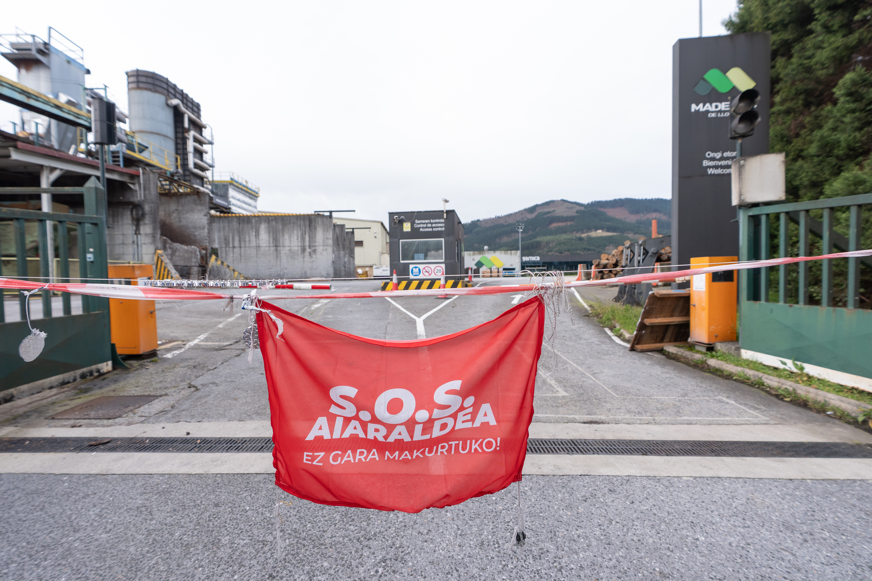 Enpresak Laudion duen lantegiaren sarrera, langileek blokeatuta. ENDIKA PORTILLO / FOKU