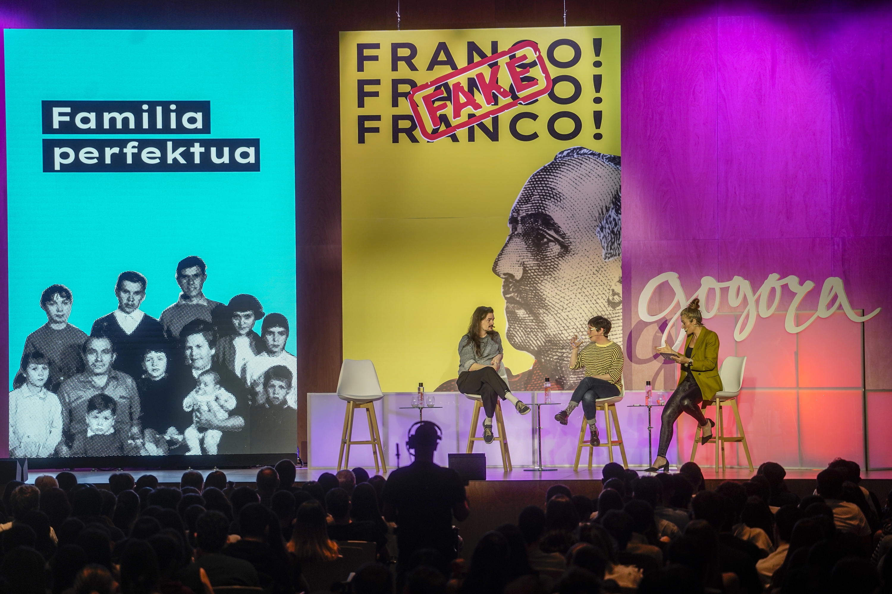 Mikel Herran, Andrea Momoitio eta Maitena Salinas Gogora-k BECen antolatu duen jardunaldian. MARISOL RAMIREZ / FOKU