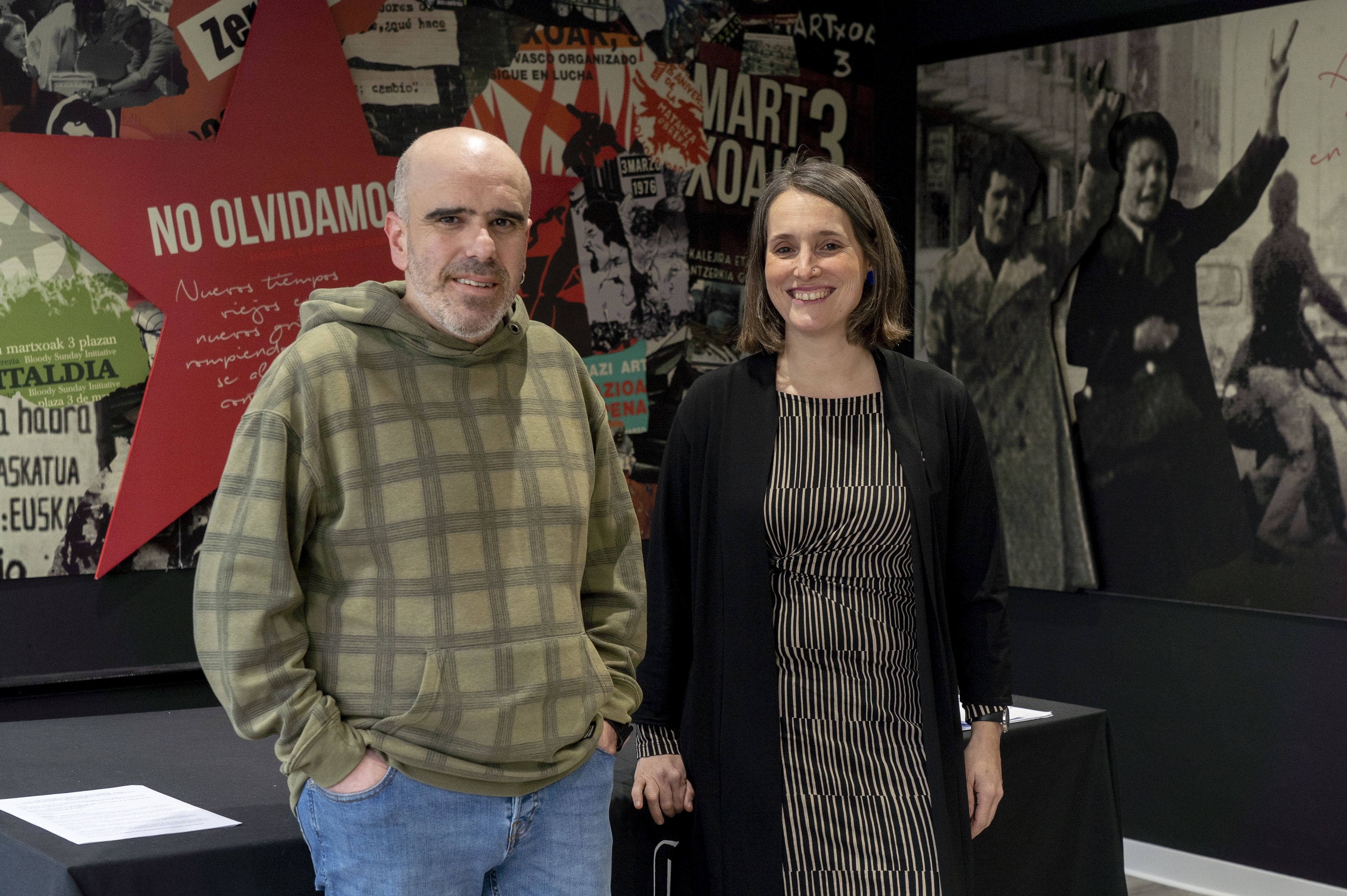 Jon Martinez historialaria eta Nerea Martinez Martxoak 3 elkarteko kidea. RAUL BOGAJO / FOKU