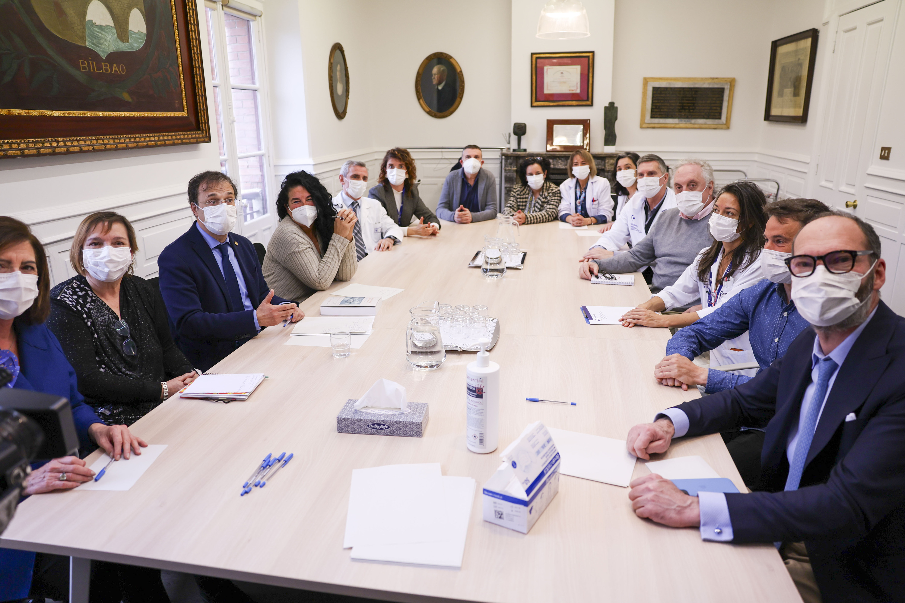 Basurtuko ospitaleko COVID iraunkorraren unitatea aurkezteko agerraldia, iazko otsailean, Bilbon. LUIS TEJIDO / EFE