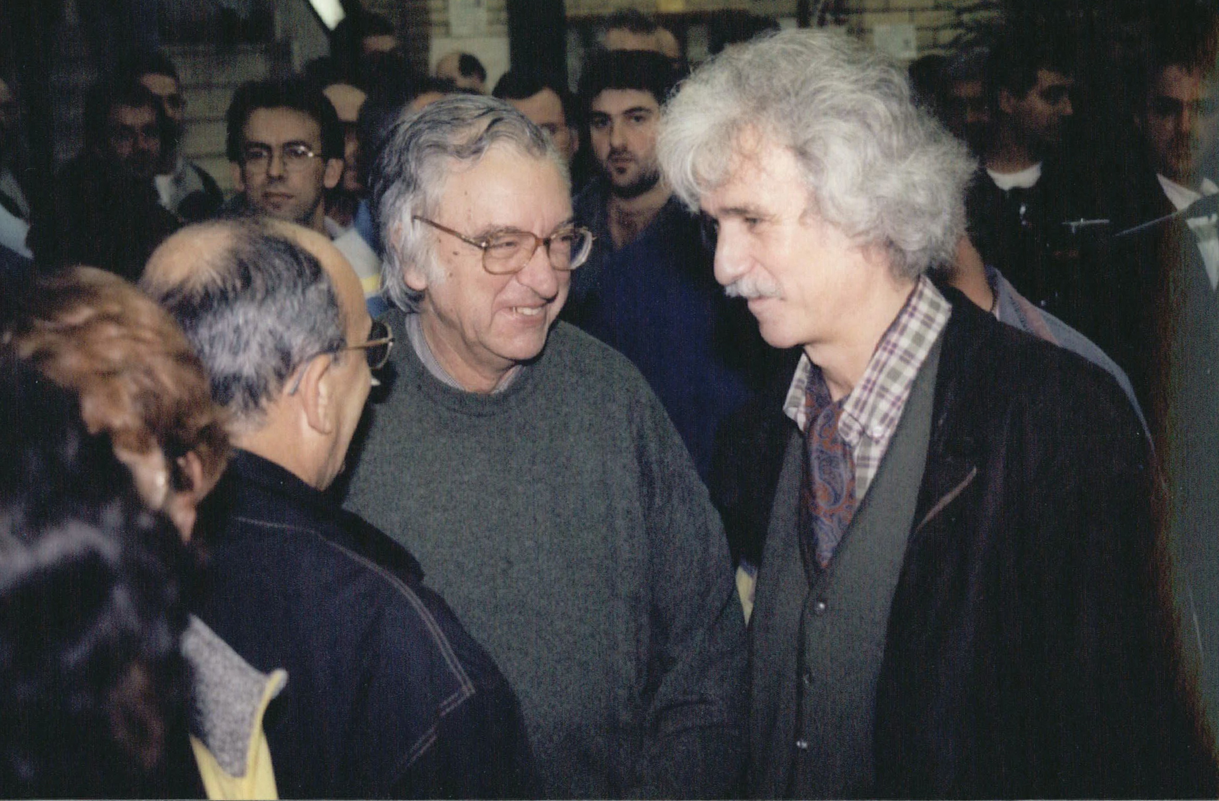 Euskal komunikabideetako langileak, kazetariak, aktoreak eta irakasleak gose greban. Txillardegi eta Joan Mari Irigoien idazleak. ALBERTO ELOSEGI / ARGIA