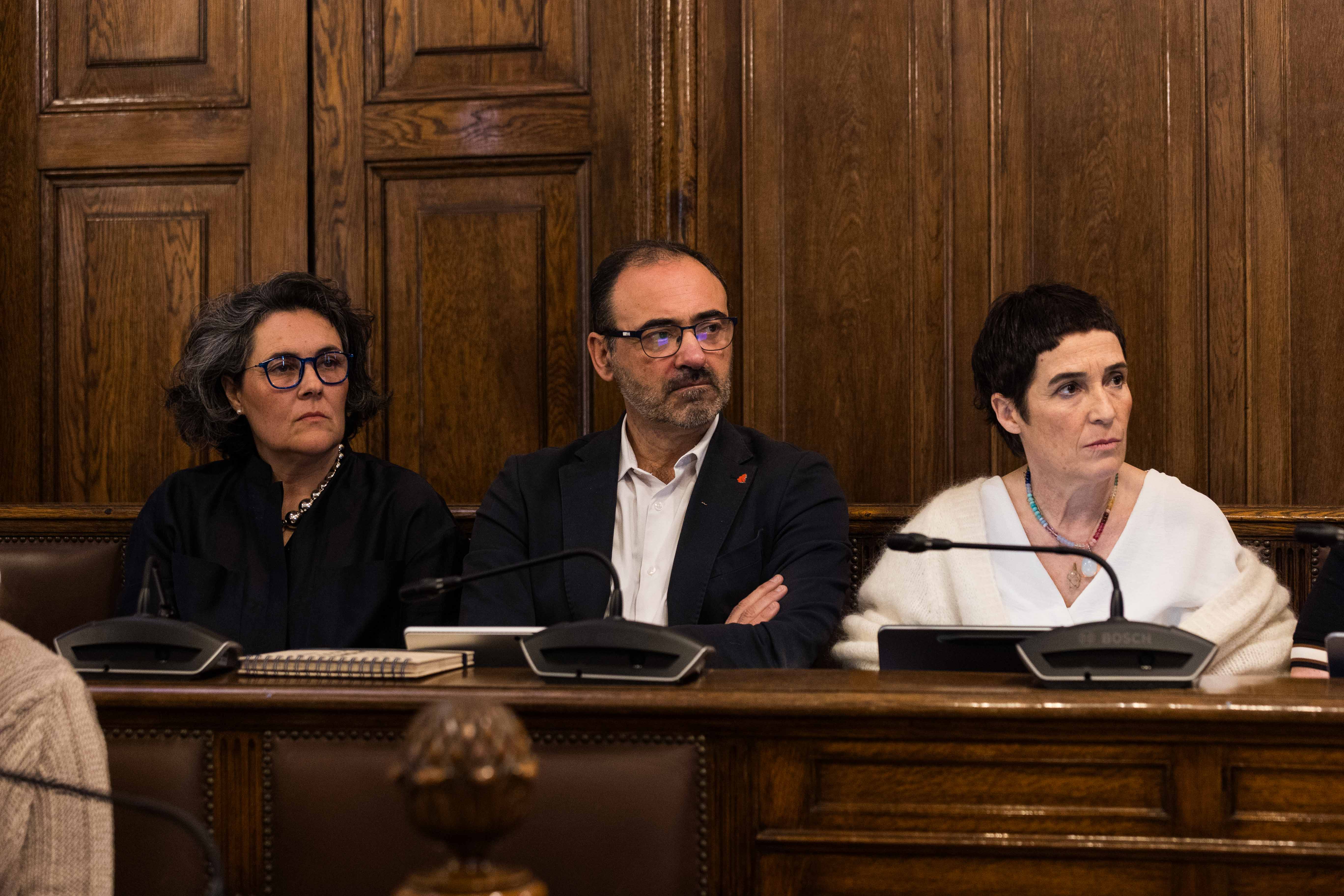 Elisabete Basañez, Carlos Sergio eta Aingeru Torrontegi, gaur, Getxoko Udalaren otsaileko osoko bilkuran. BERRIA