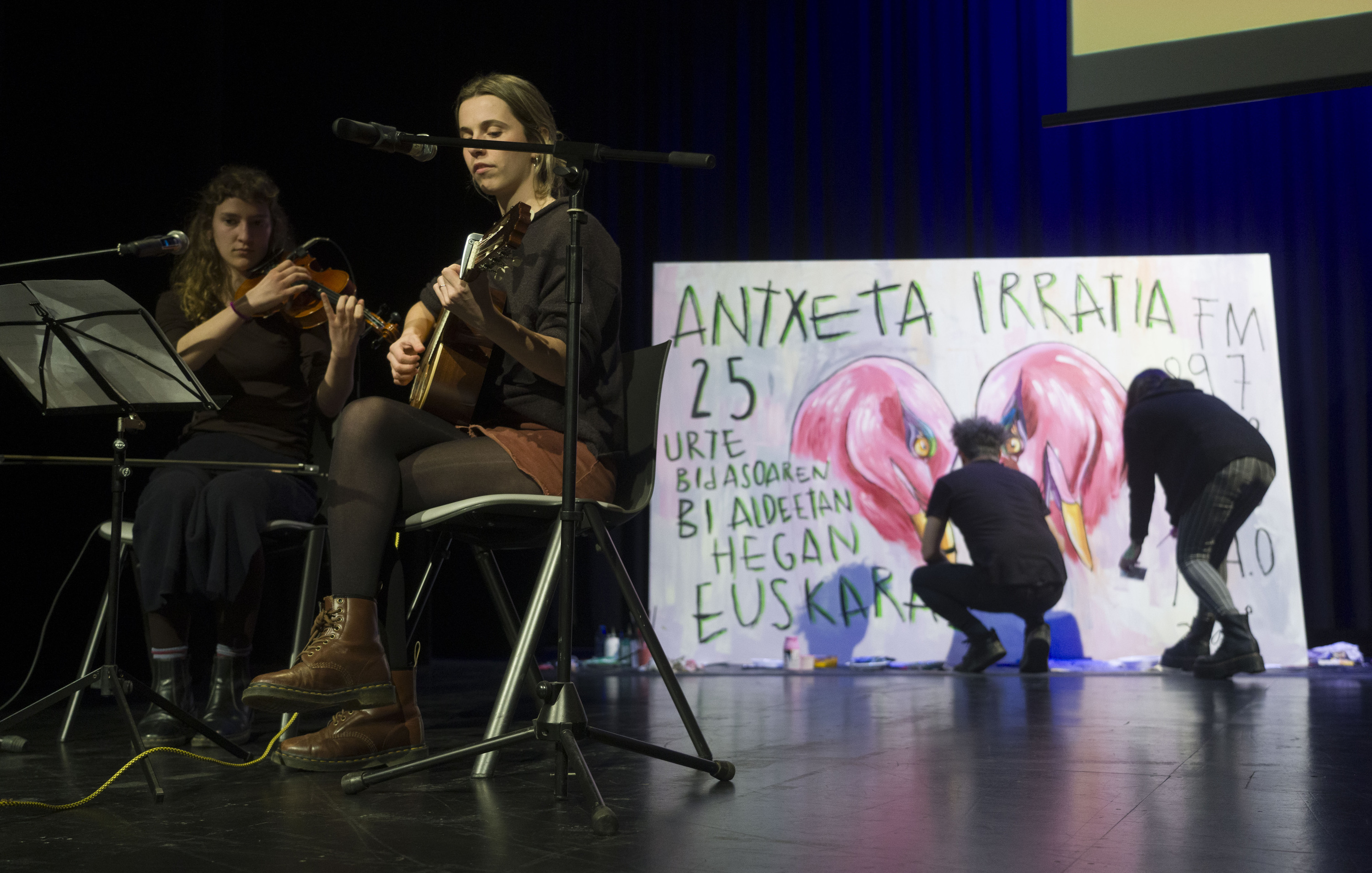 Antxeta irratiaren 25. urteurreneko ekitaldia, atzo, Irunen. JON URBE / FOKU