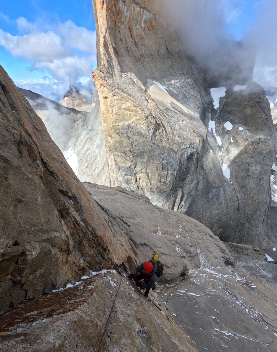 Tasio Martin eta Rafa Gomez eskalatzaileak Patagoniako Paineko Dorreen zeharkaldian