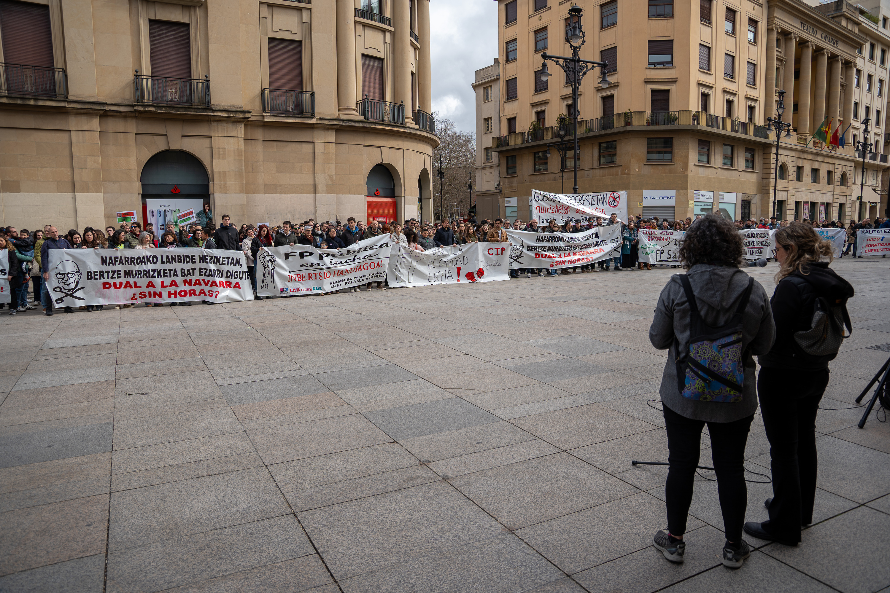Lanbide Heziketako langileen protesta, gaur, Iruñean. AITOR KARASATORRE / FOKU