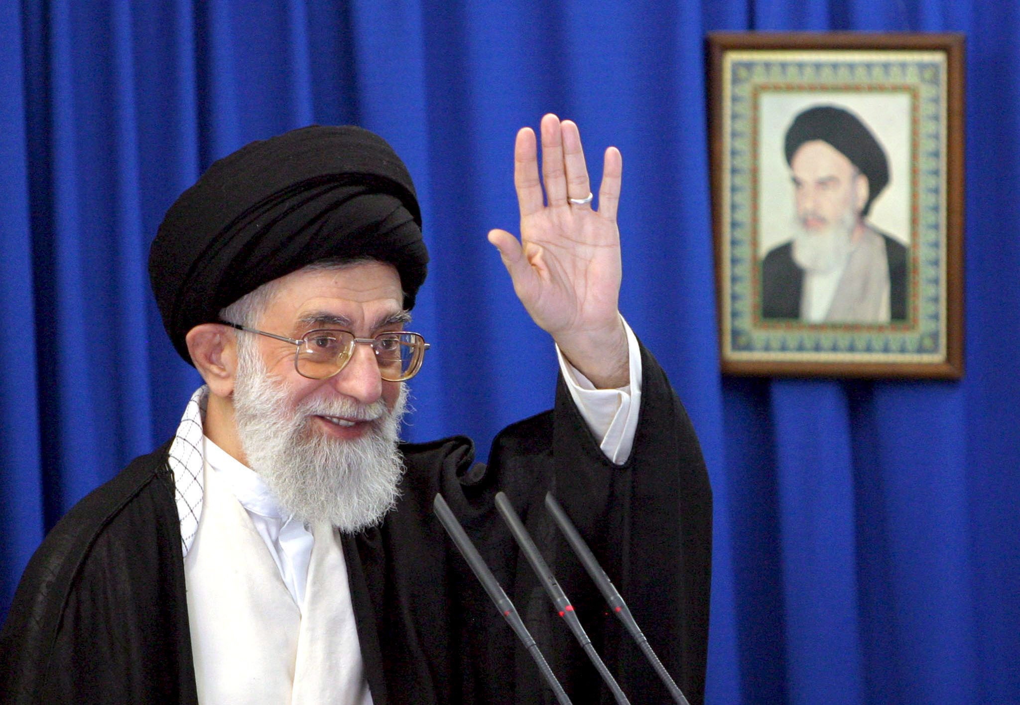 Ali Khamenei aiatola, artxiboko argazki batean. ABEDIN TAHERKENAREH / EFE