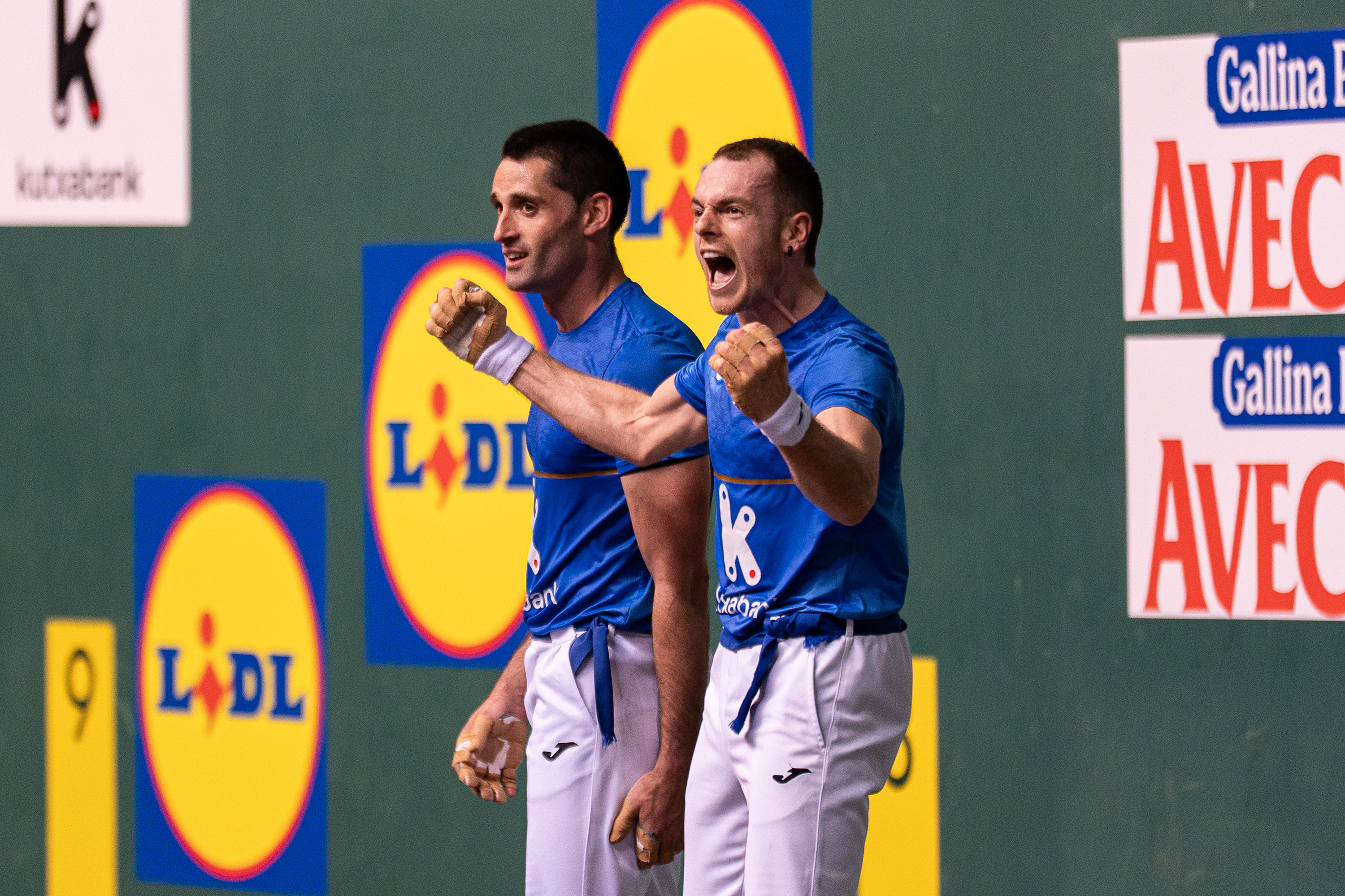 Albisu eta Laso garaipena ospatzen, gaur, Iruñean. AITOR KARASATORRE / FOKU