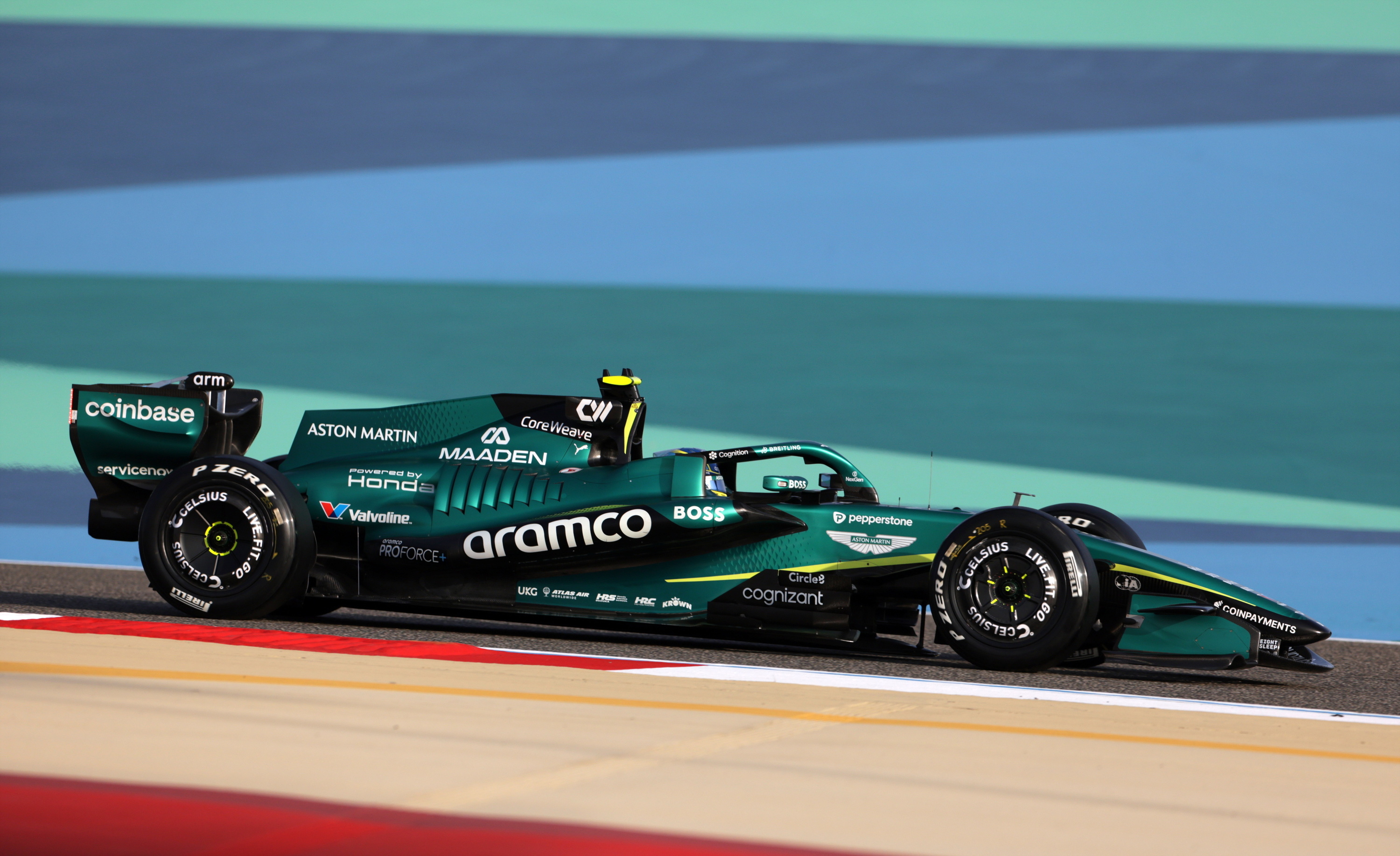 Aston Martinen autoa, Bahrainen egindako probetan. ALI HAIDER / EFE