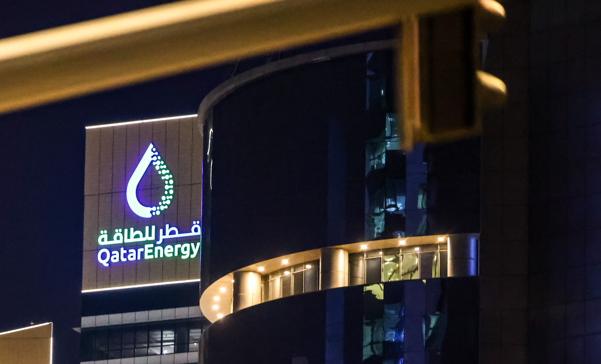 Qatar Energyren ikur bat, Dohan. HANNIBAL HANSCHKE / EFE