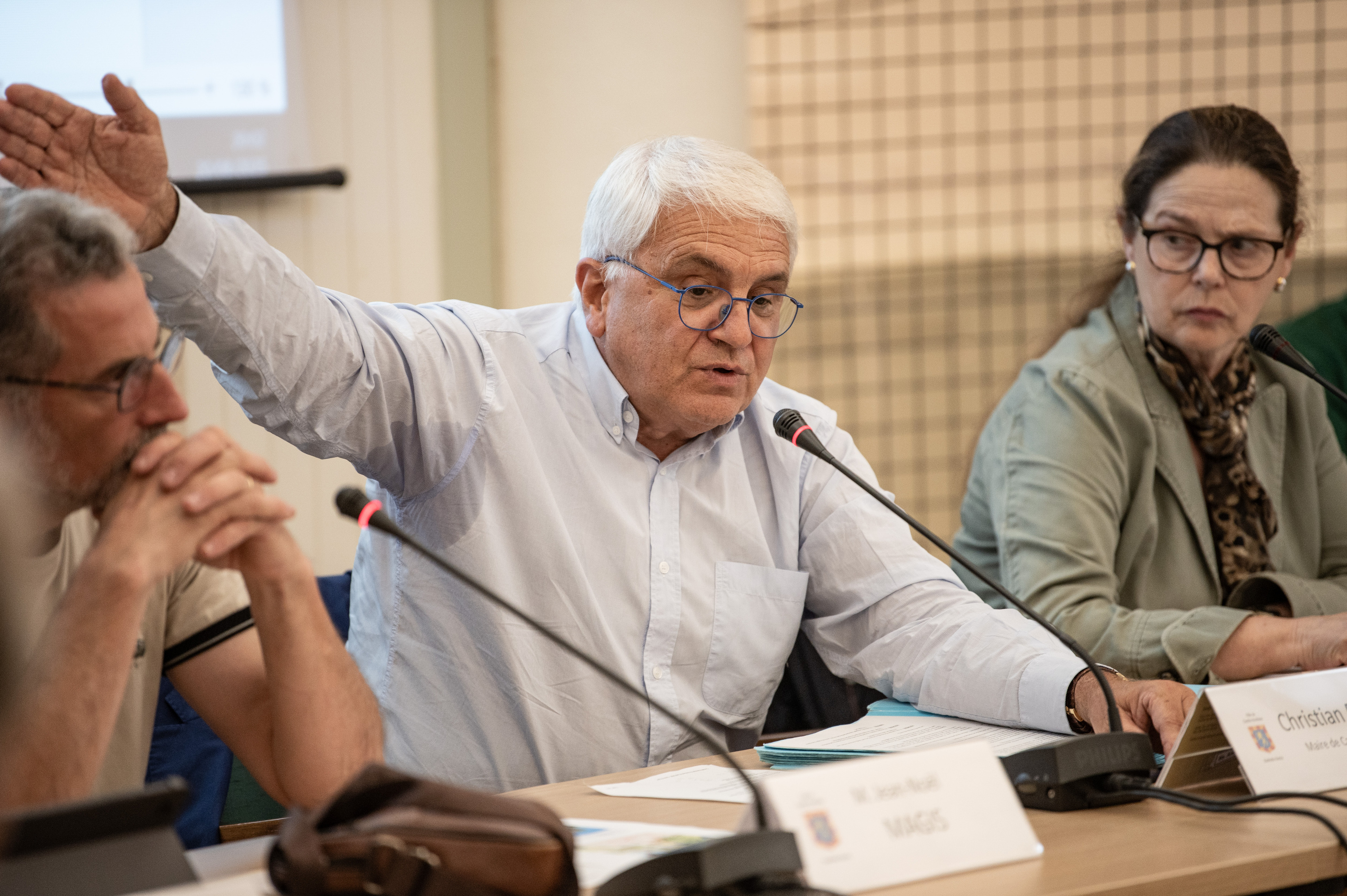 Christian Deveze auzapeza, agorrilean, Kanboko herriko kontseiluan. PATXI BELTZAIZ