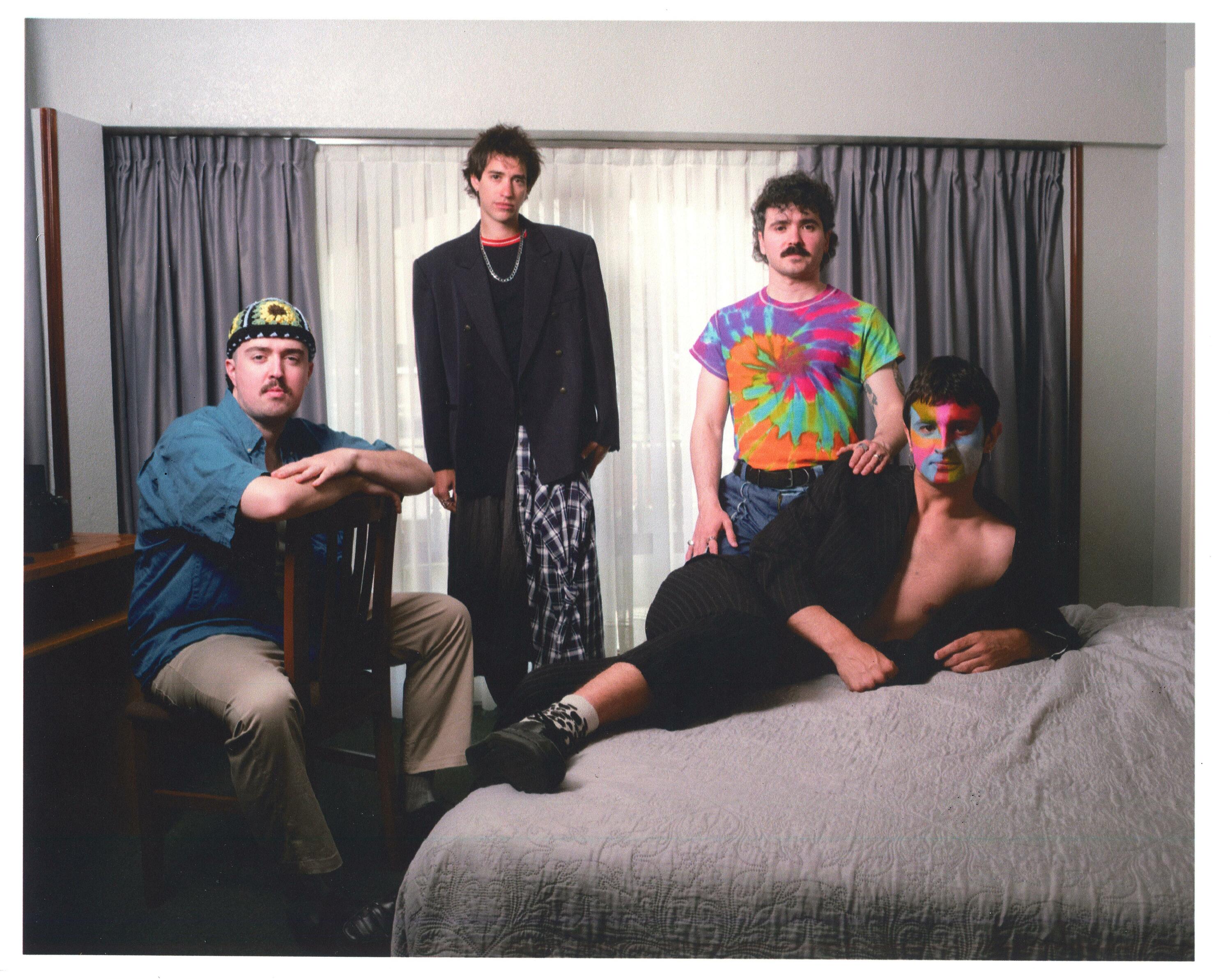 Ezezez musika taldeko kideak, artxiboko irudi batean.