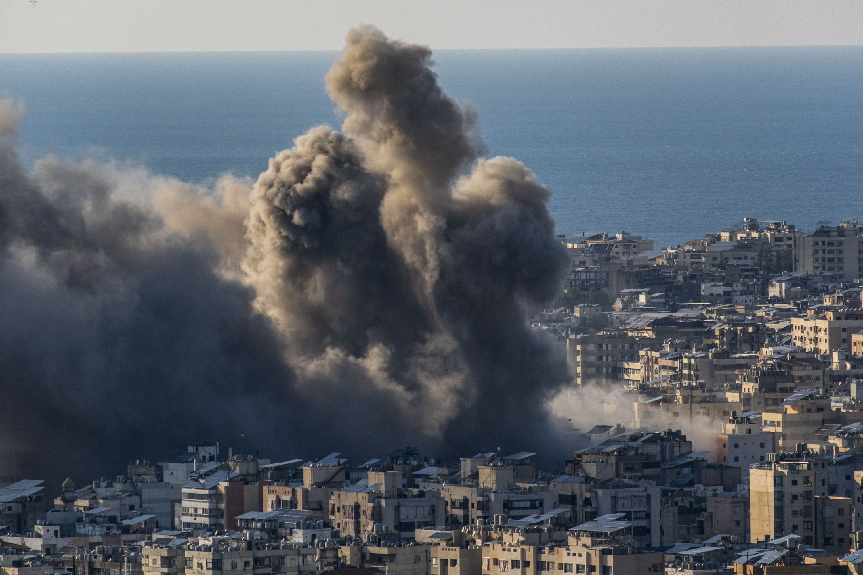 Kea gaur Beiruten, Israelen bonbardaketa baten ondoren. EDGAR GUTIERREZ / EFE