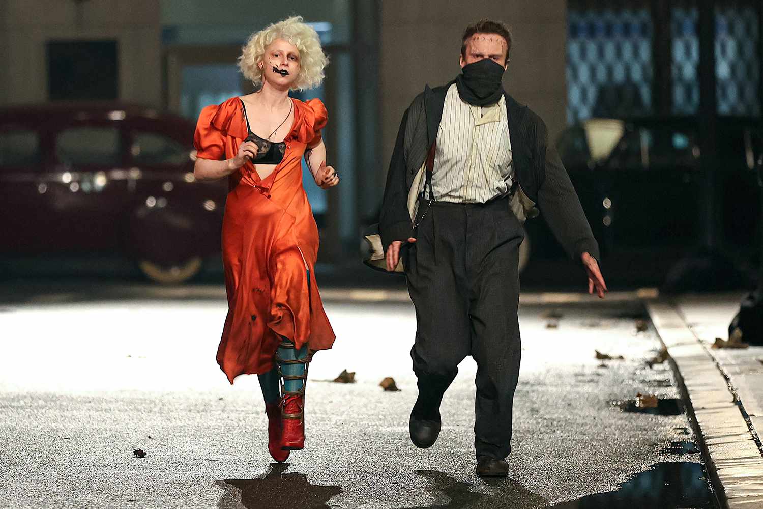 Jessie Buckley eta Christian Bale dira 'The Bride!' filmeko protagonistak.