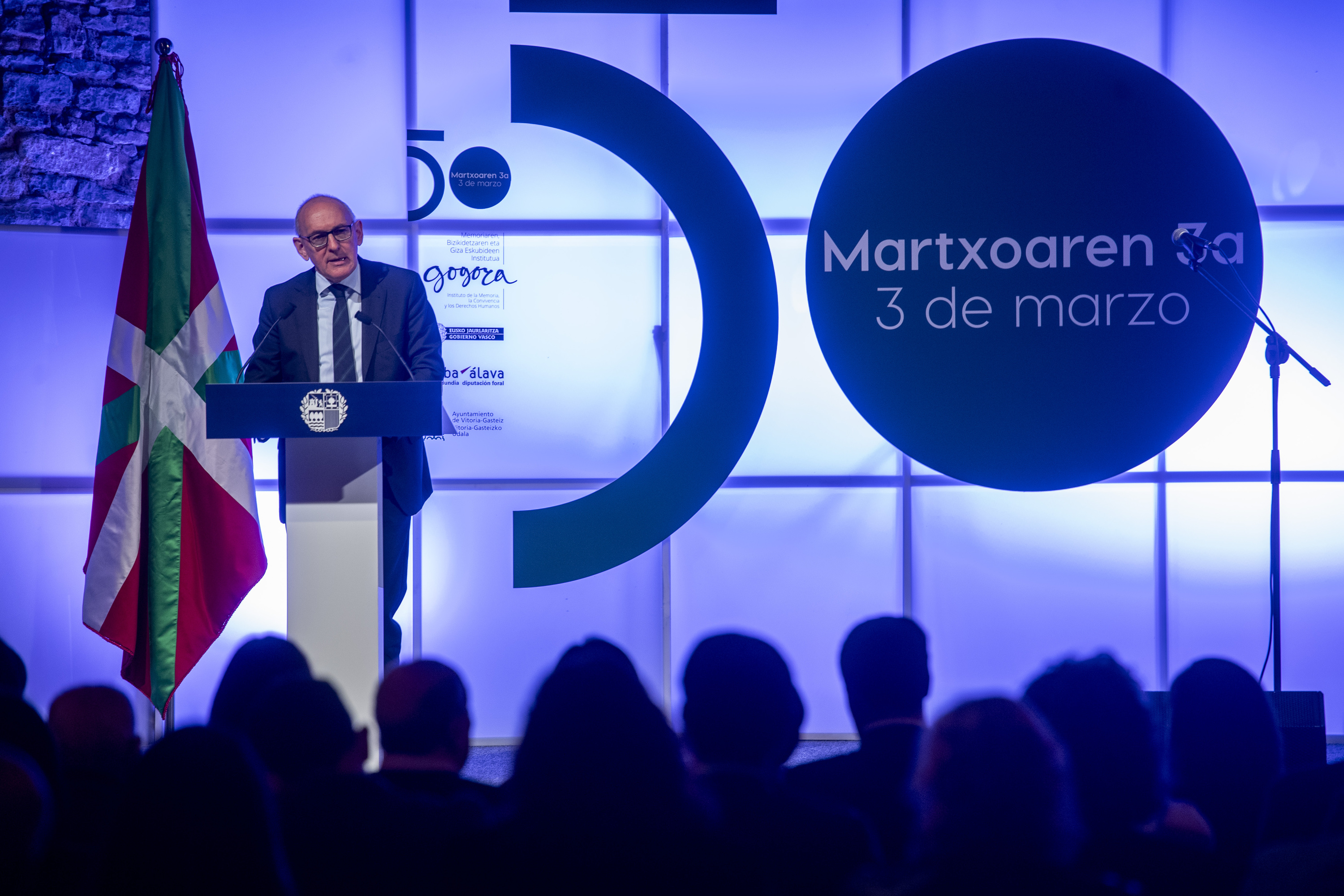 Ramiro Gonzalez Arabako diputatu nagusia Gogoraren ekitaldian. JAZKI FONTANEDA / FOKU