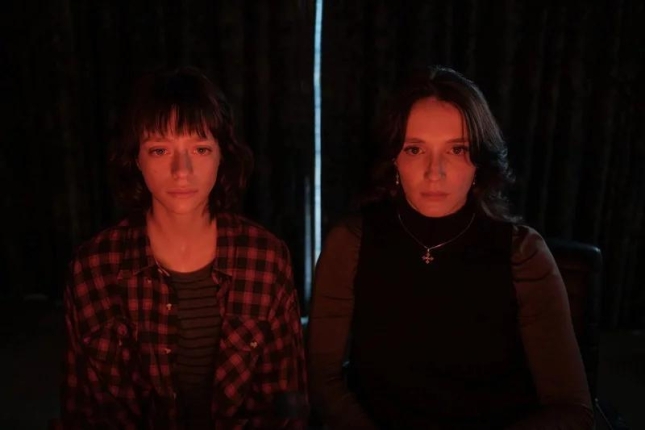 (ID_17726138780365) (/EZEZAGUNA) Les chambres rouges filmaren fotograma bat