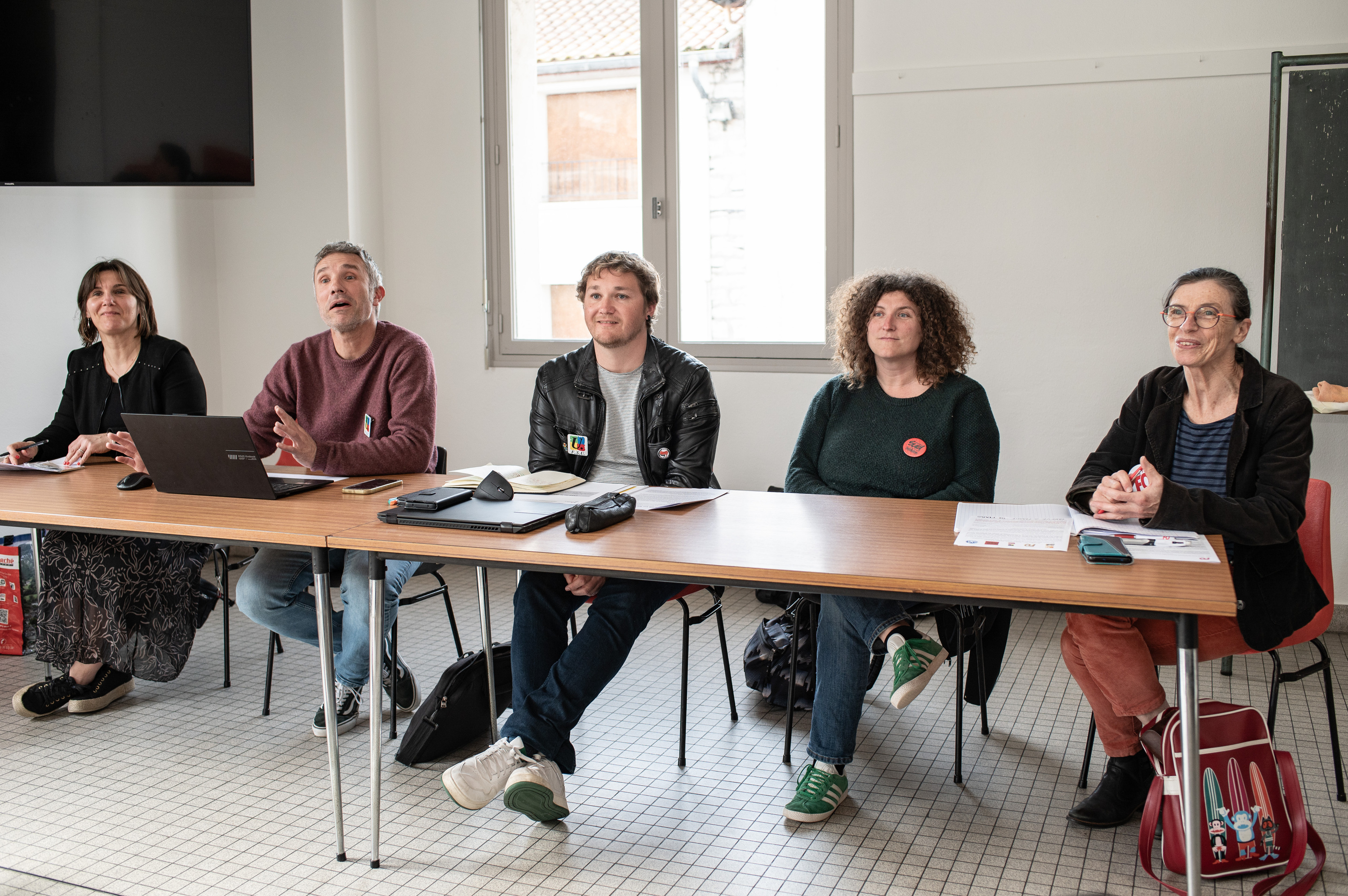 Intersindikalak irakasle eta familiak mobilizaziora deitzeko Ipar Euskal Herrian egin prentsaurrekoa, Baionan. PATXI BELTZAIZ