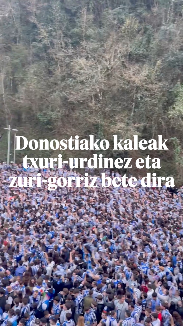 Donostiako kaleak elastiko txuri urdinez eta zuri gorriz bete dira