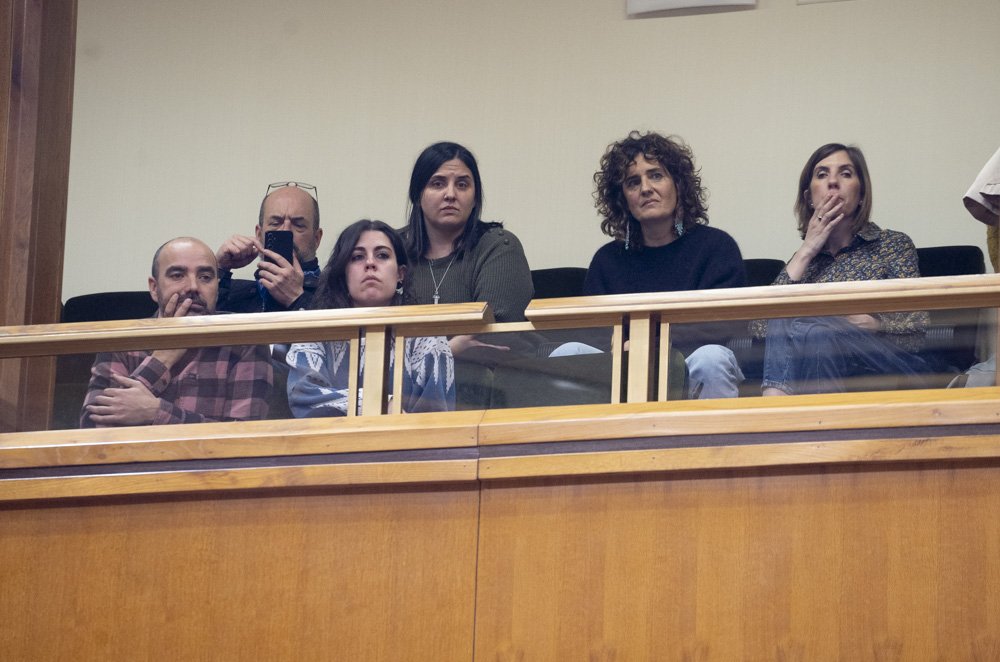 ELA, LAB, Steilas, eta Hiru sindikatuetako ordezkariak gaur, Eusko Legebiltzarrean. RAUL BOGAJO / FOKU