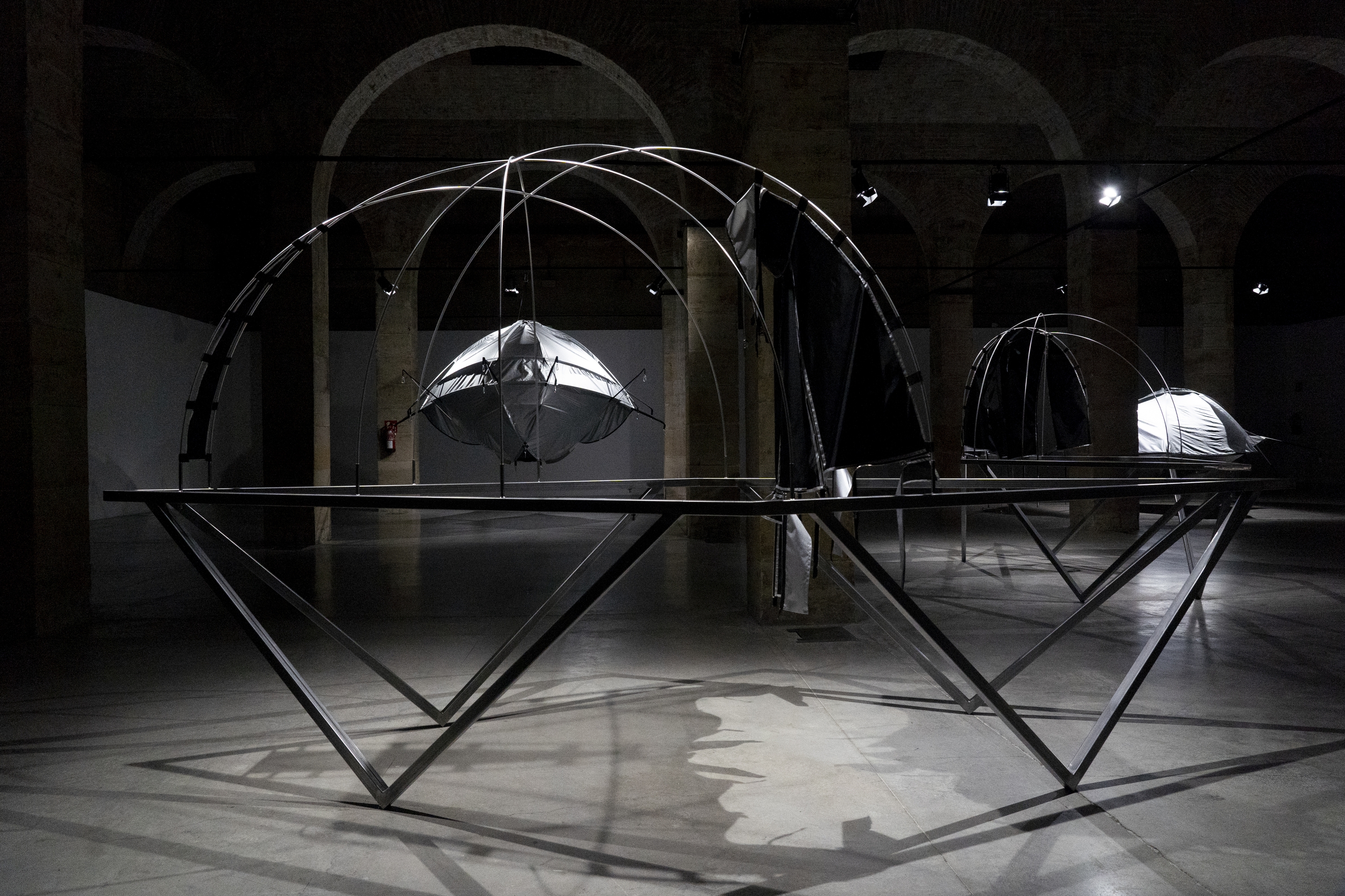 Karlos Martinez Bordoyren 'Silver Ships' erakusketa apirilaren 6ra arte egongo da zabalik, Gasteizen. RAUL BOGAJO / FOKU