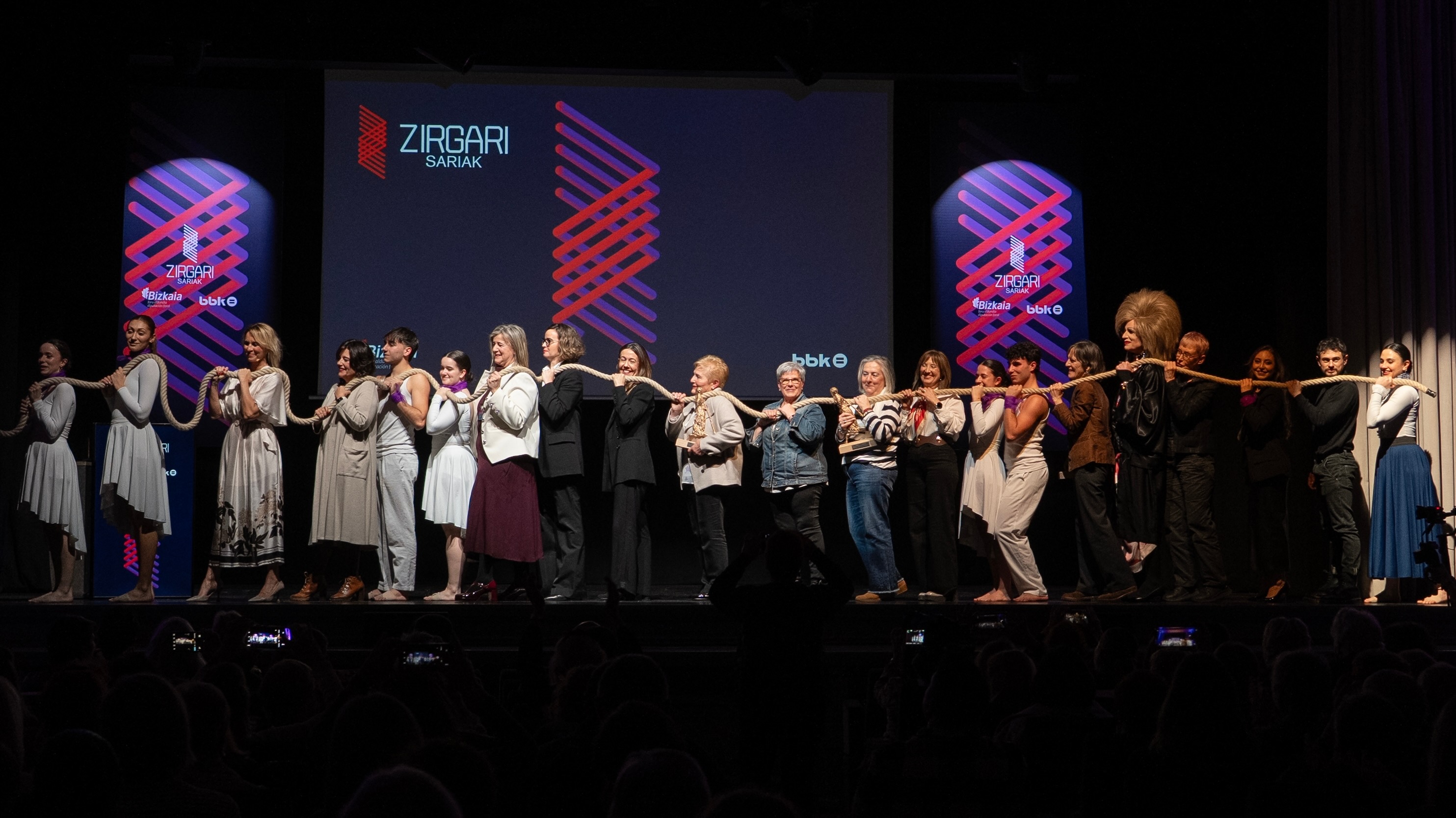 ZIrgari sarien ekitaldia, atzo, Bilboko BBK aretoan. BERRIA
