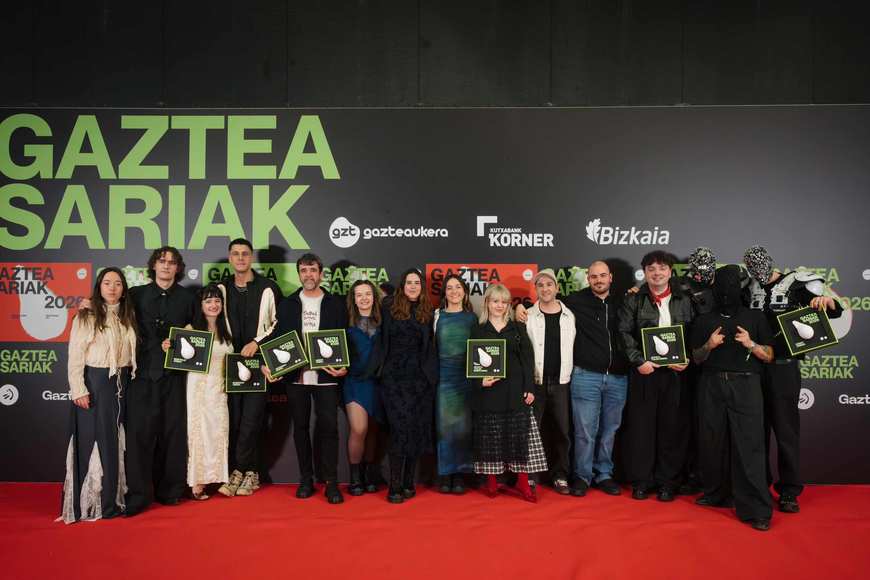 Aurtengo Gaztea sarien irabazleak, atzo, Bilboko Euskalduna jauregian. EITB