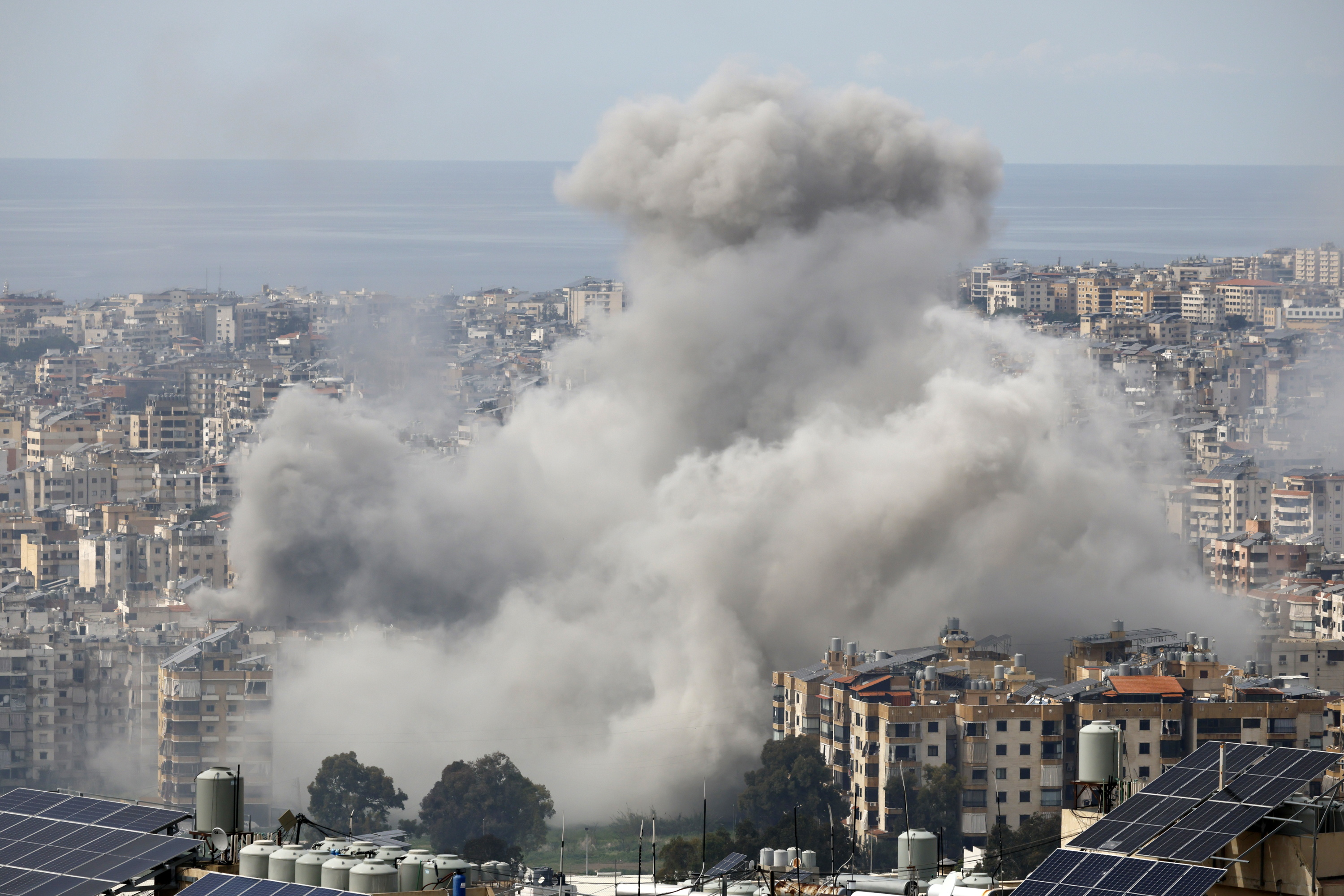 Beirut, gaur goizean, Israelen erasoaldi betean. WAEL HAMZEH / EFE