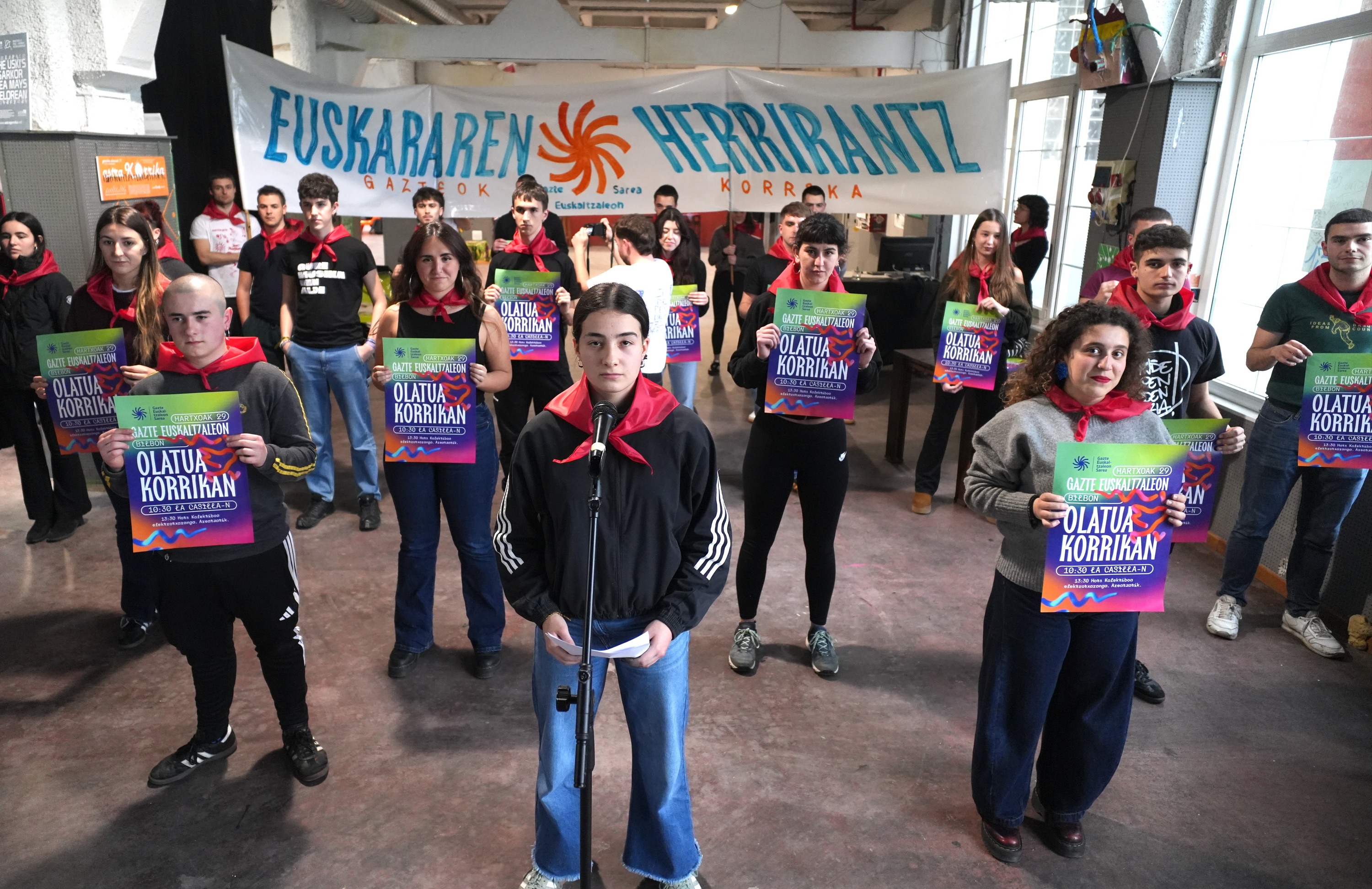 Gazteen agerraldia, gaur, Gernikan. JON URBE / FOKU