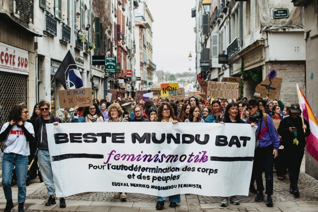 Sutan kolektibo transfeministak deitutako manifestazioa, Baionan. GUILLAUME FAUVEAU