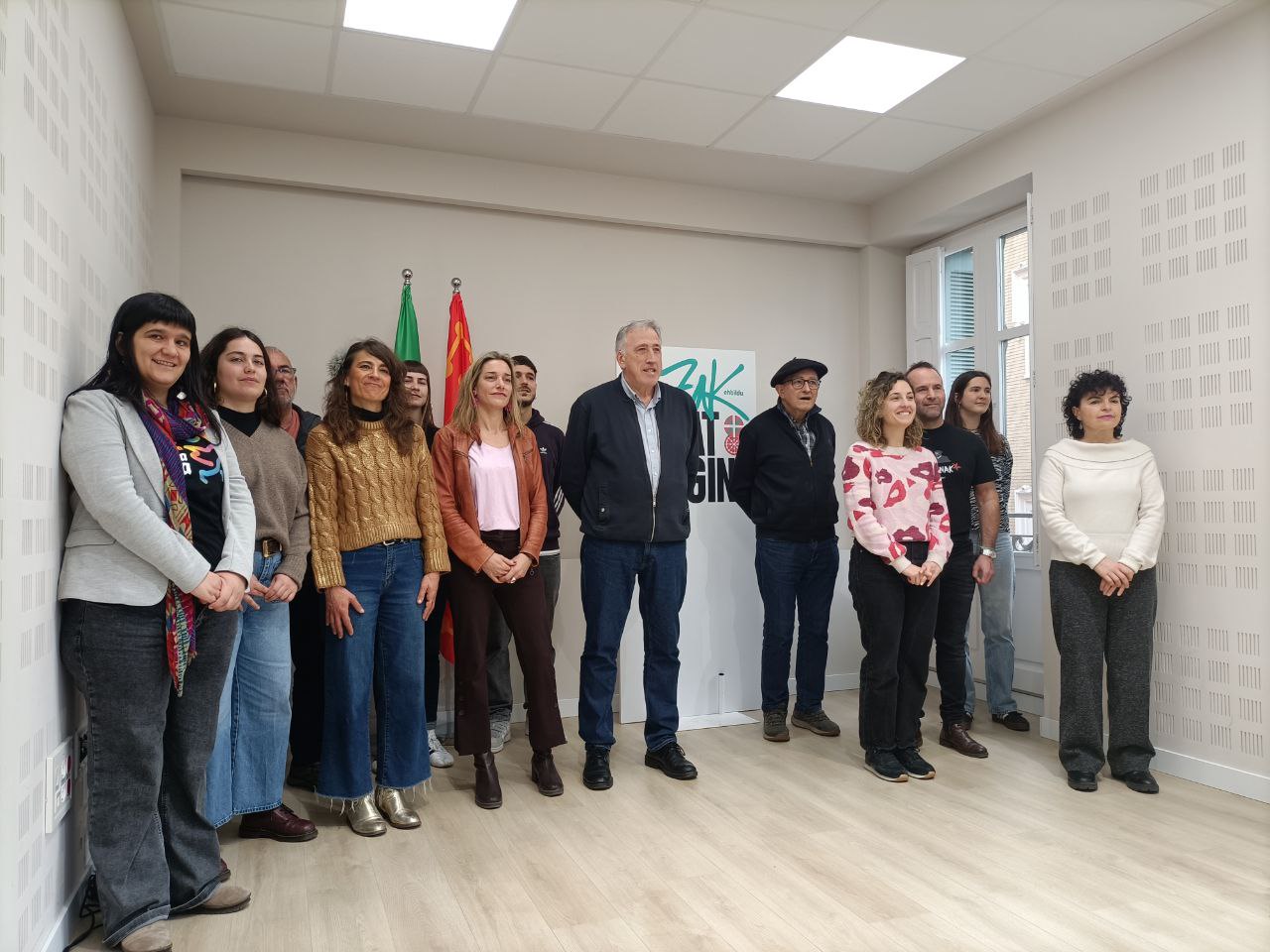 (ID_17730521136295) EH Bilduren agerraldia Aberri Egunari buruz, Iruñeko egoitzan. BERRIA