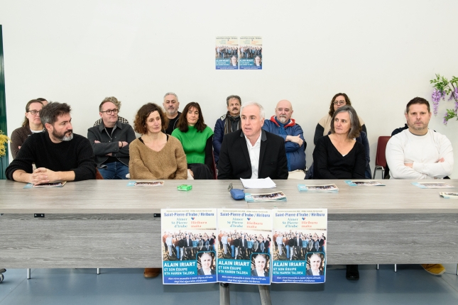 (ID_15818682) (Guillaume Fauveau/EZEZAGUNA) Présentation de la liste d\'Alain Iriart pour les prochaines élections municipales, i...