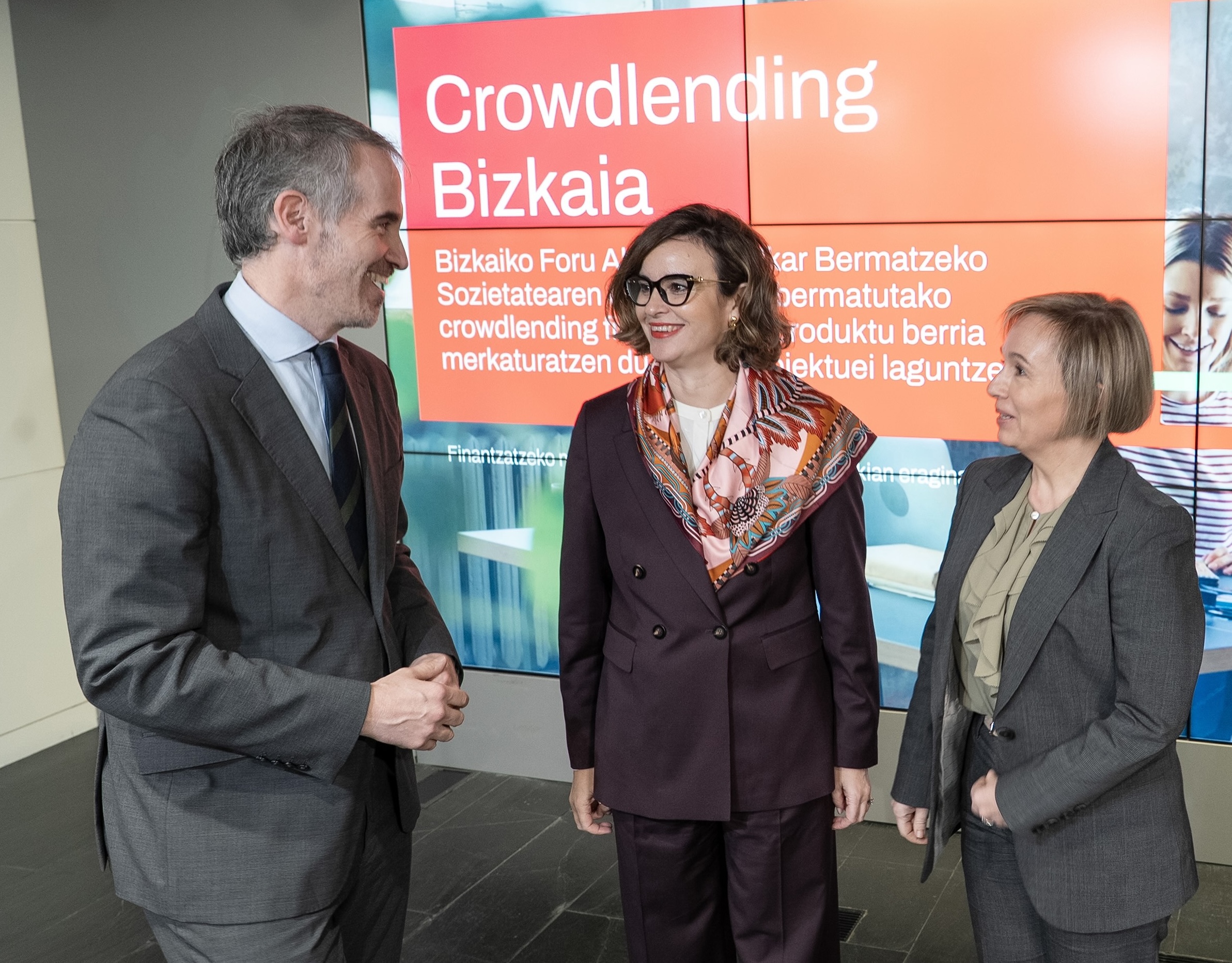 Zenon Vazquez Elkargiko zuzendaria, Elixabete Etxanobe Bizkaiko ahaldun nagusia eta Ainara Basurko Ekonomia Sustapenerako diputatua, gaur, Bilbon. BERRIA