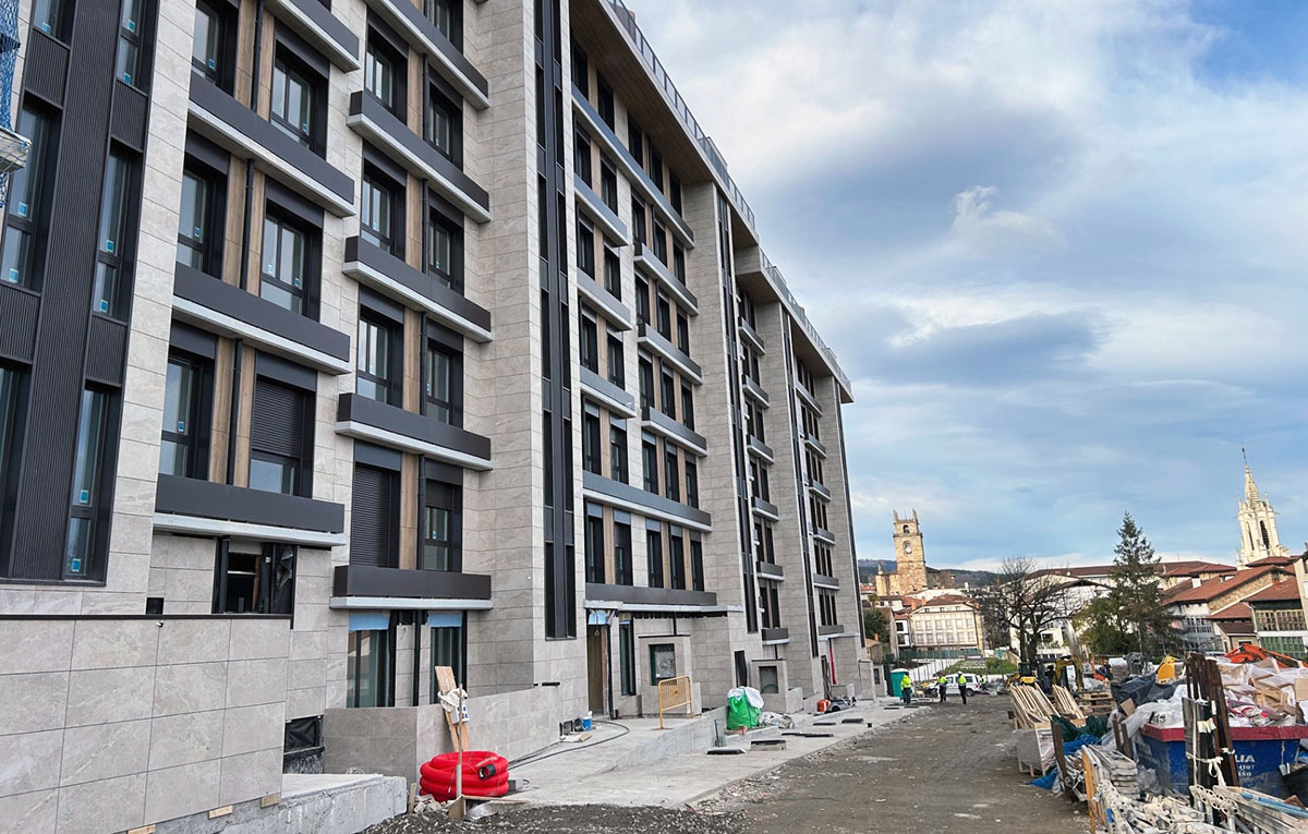 Durangoko Birjinoste auzoan etxebizitza babestuak eraikitzeko lanak, urtarrilean. BERRIA