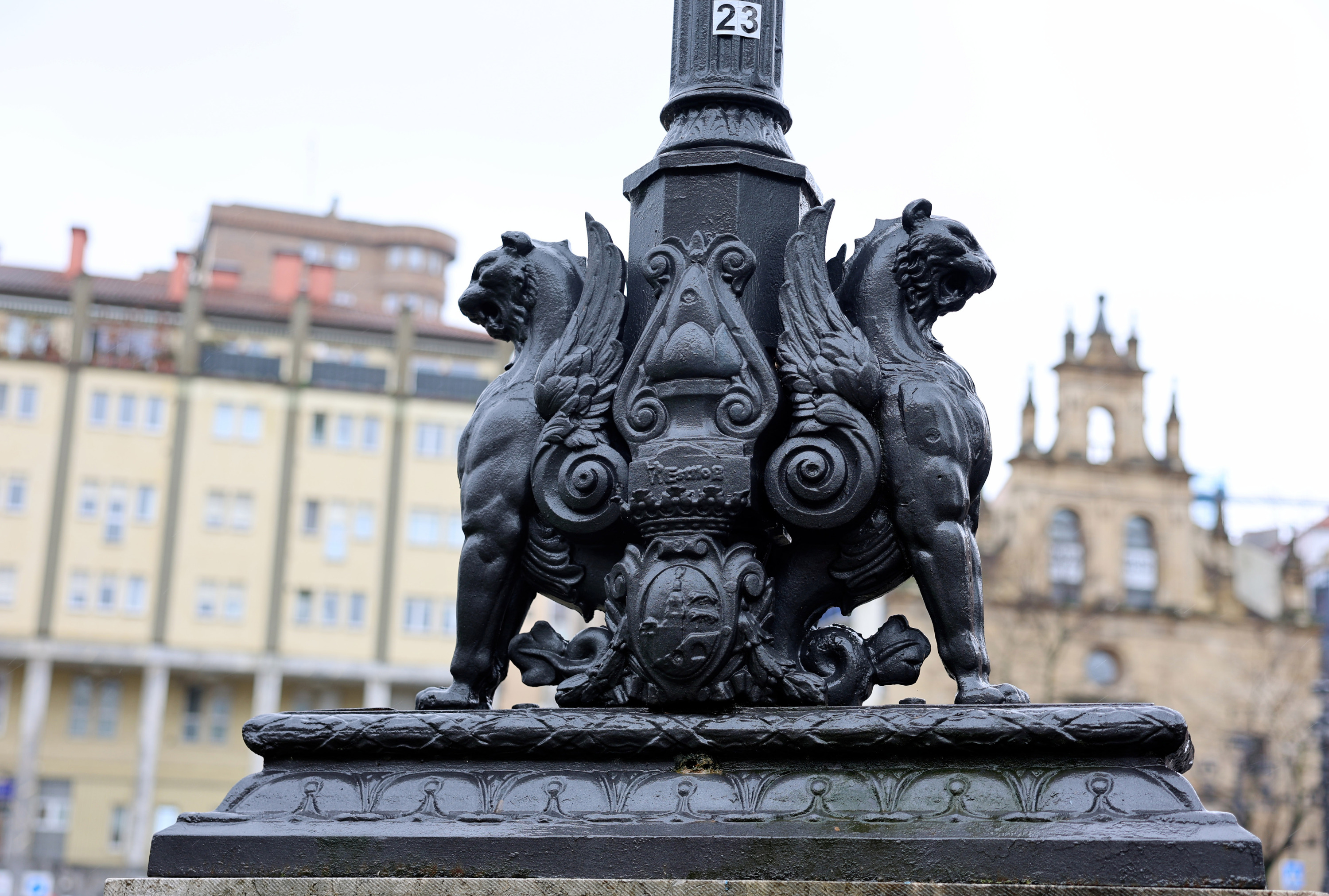 Hegodun lehoiak Mesedeetako zubian, Bilbon.