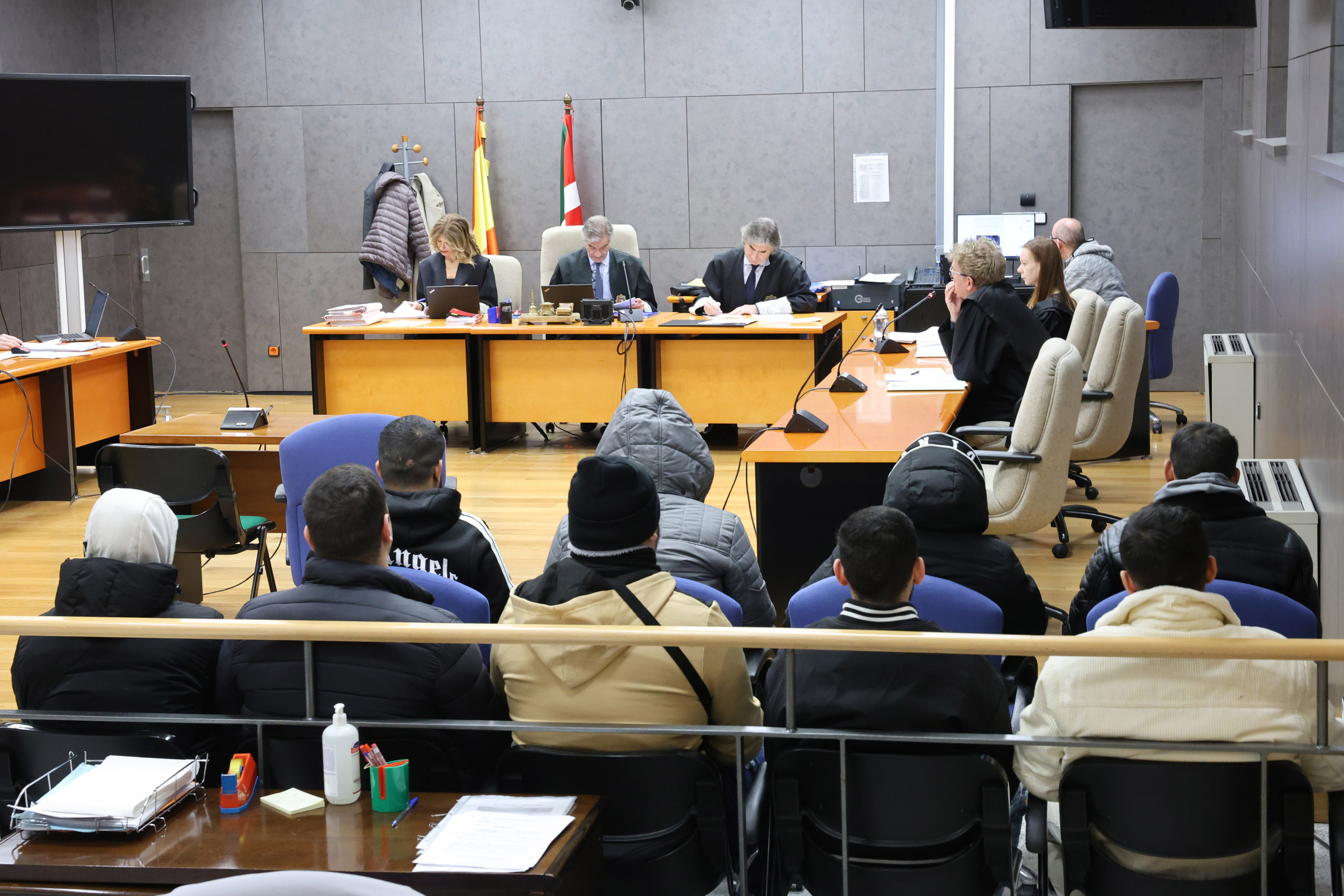 Akusatuetako batzuk epaiketaren asteleheneko saioan. ARITZ LOIOLA / FOKU 