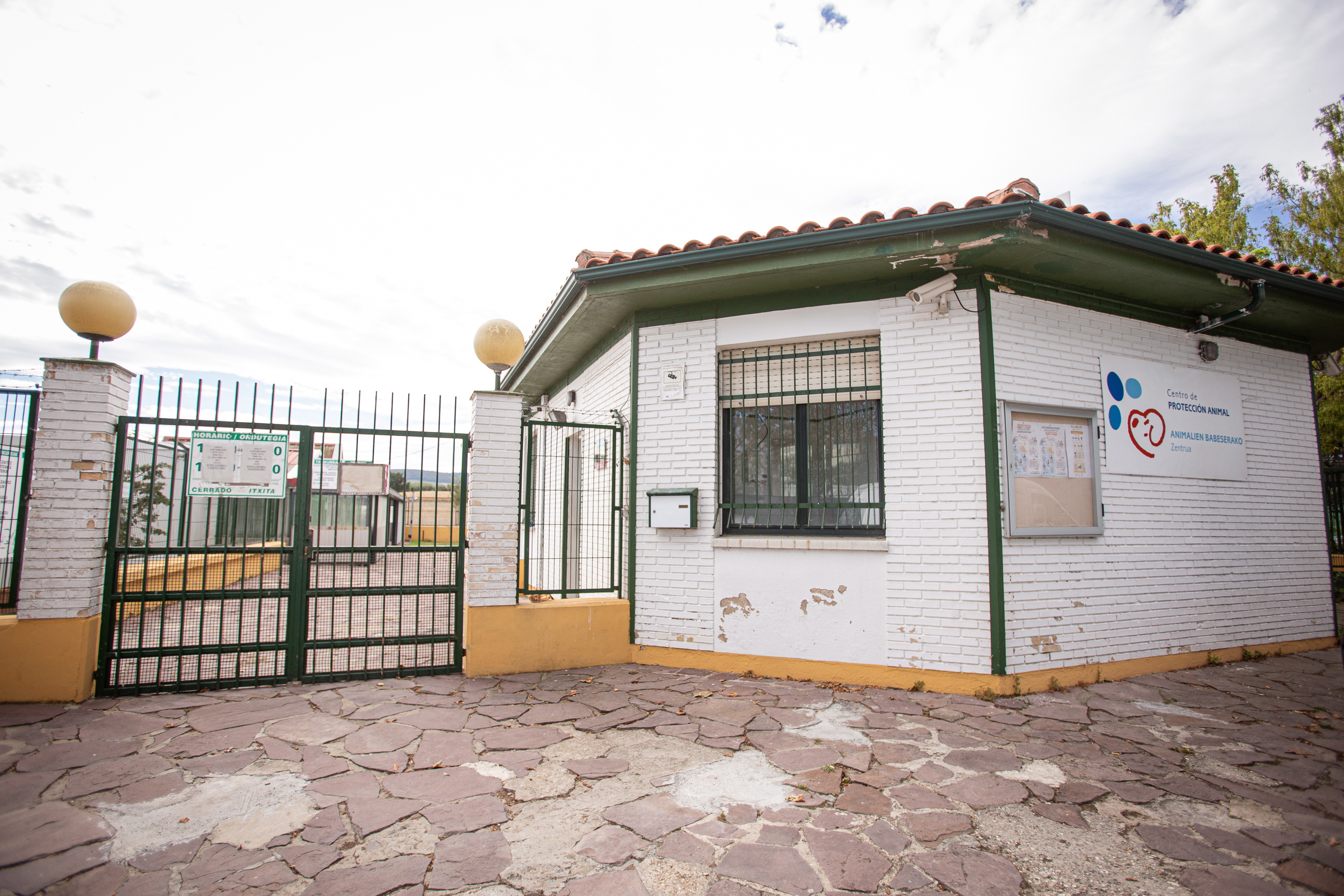 Gasteizko txakurtegia, 2020an, erasoak jazo ziren garaian, 2023ko erreforma handia baino lehen. ENDIKA PORTILLO / FOKU