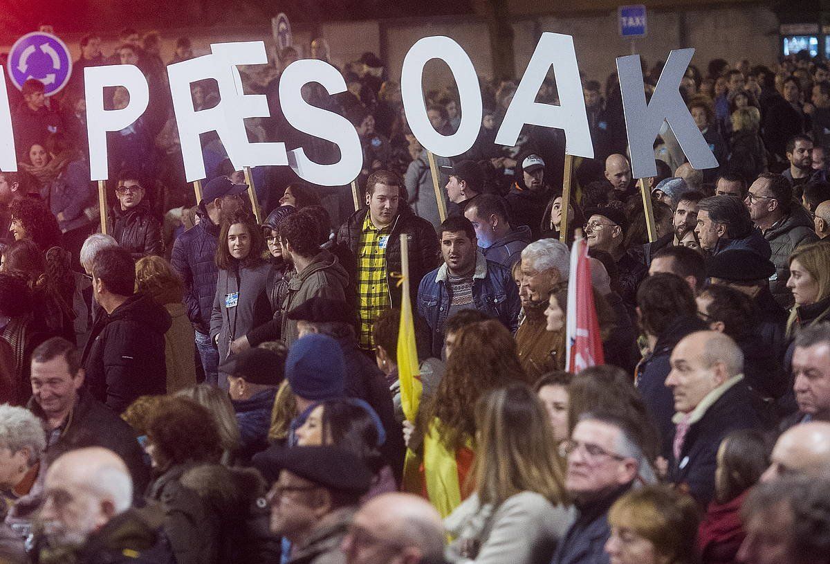 Urtarrilaren 11an Bilbon egindako manifestazioa, Orain Presoak lelopean. LUIS JAUREGIALTZO / FOKU