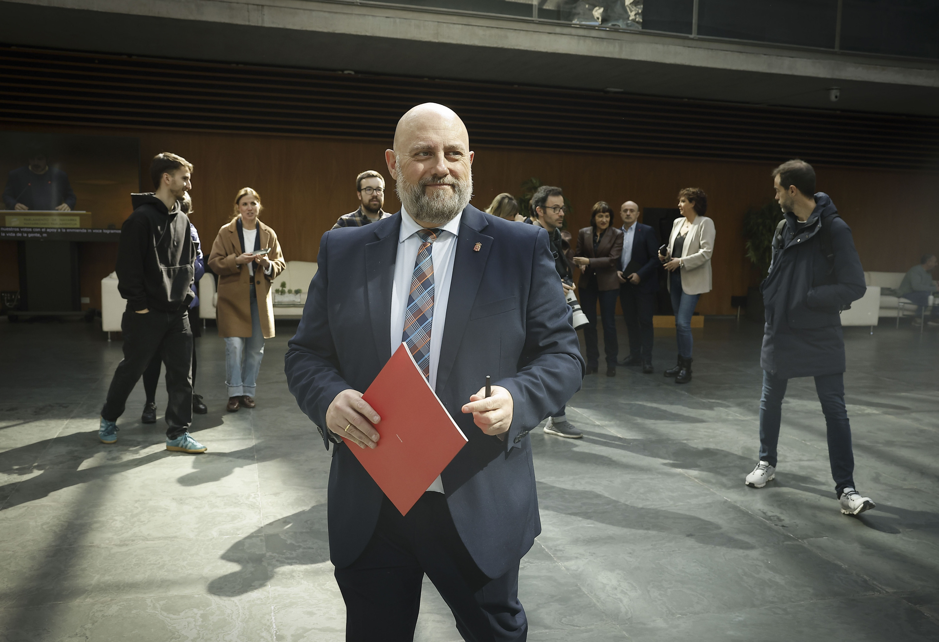 Jose Luis Arasti Ekonomia eta Ogasun kontseilaria, gaur eguerdian, Nafarroako Parlamentuan. VILLAR LOPEZ / EFE