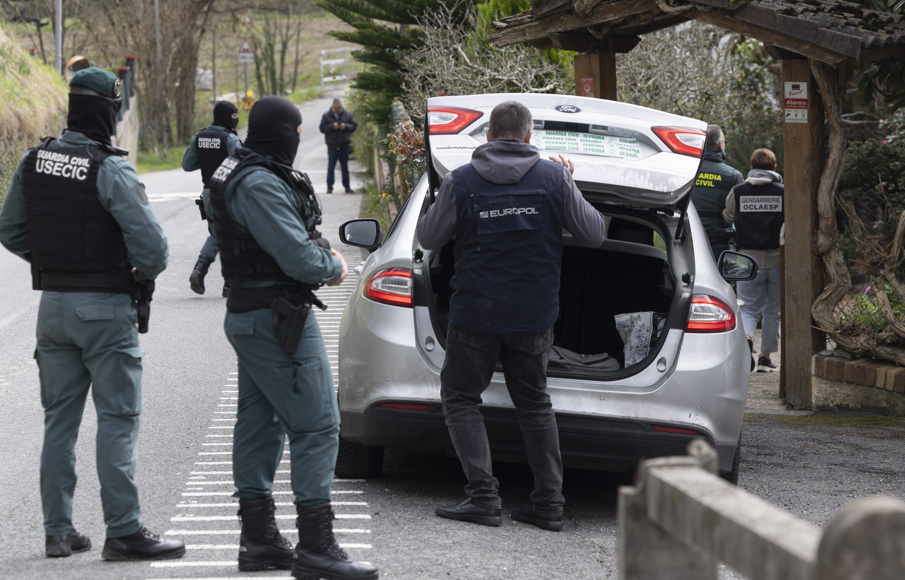 Guardia Zibila Usurbilen, asteartean. JAVIER ETXEZARRETA / EFE