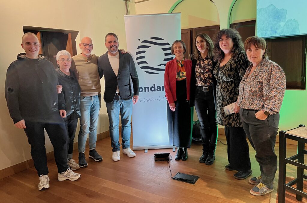 ‘Kalian gora, maria behera’ proiektua