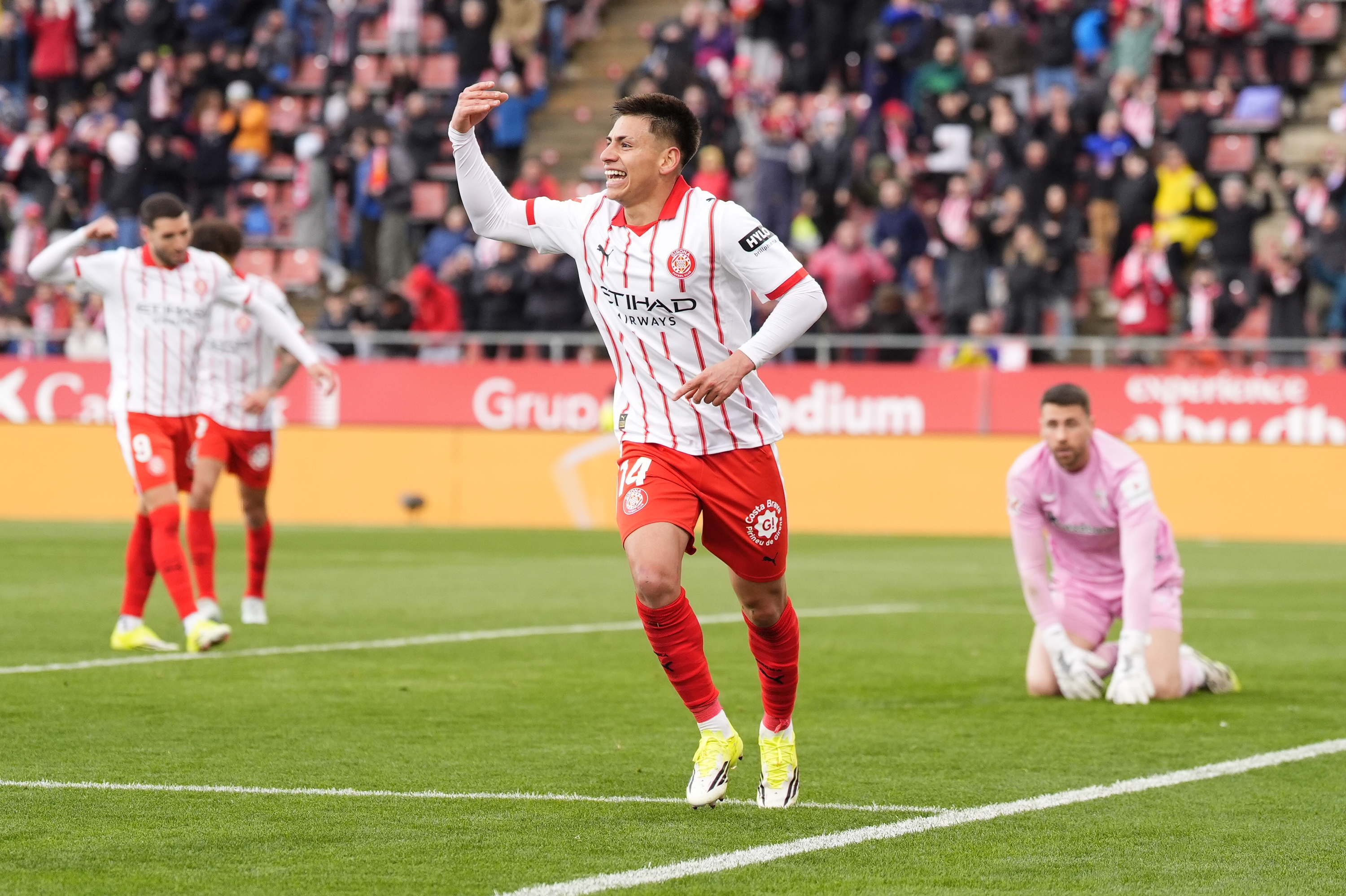 Claudio Echeverri Gironako jokalaria, Athletici sartutako gola ospatzen, partidako hirugarrena. SIU WU / EFE