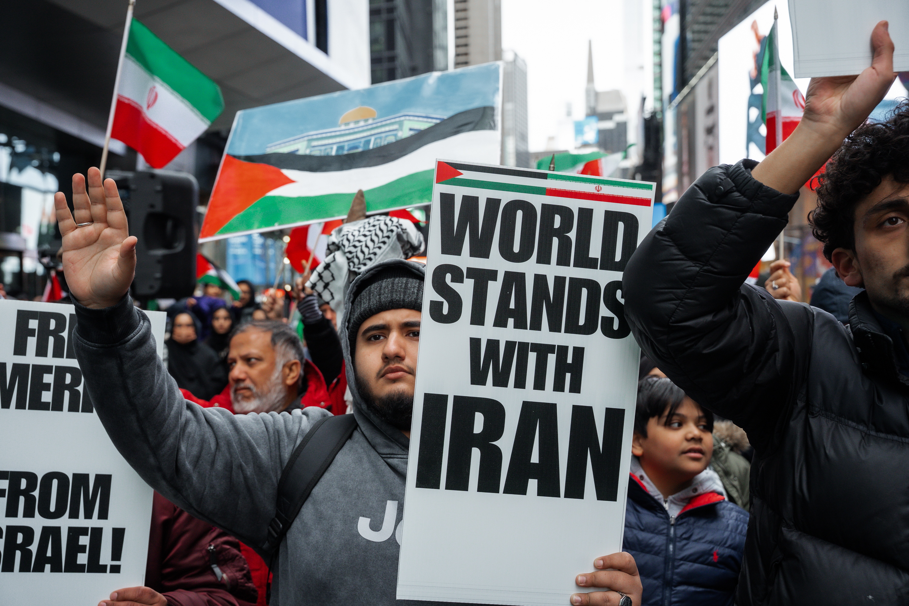 AEBen eta Israelen erasoaldiaren kontrako manifestazio bat atzo, New Yorken. OLGA FEDOROVA / EFE