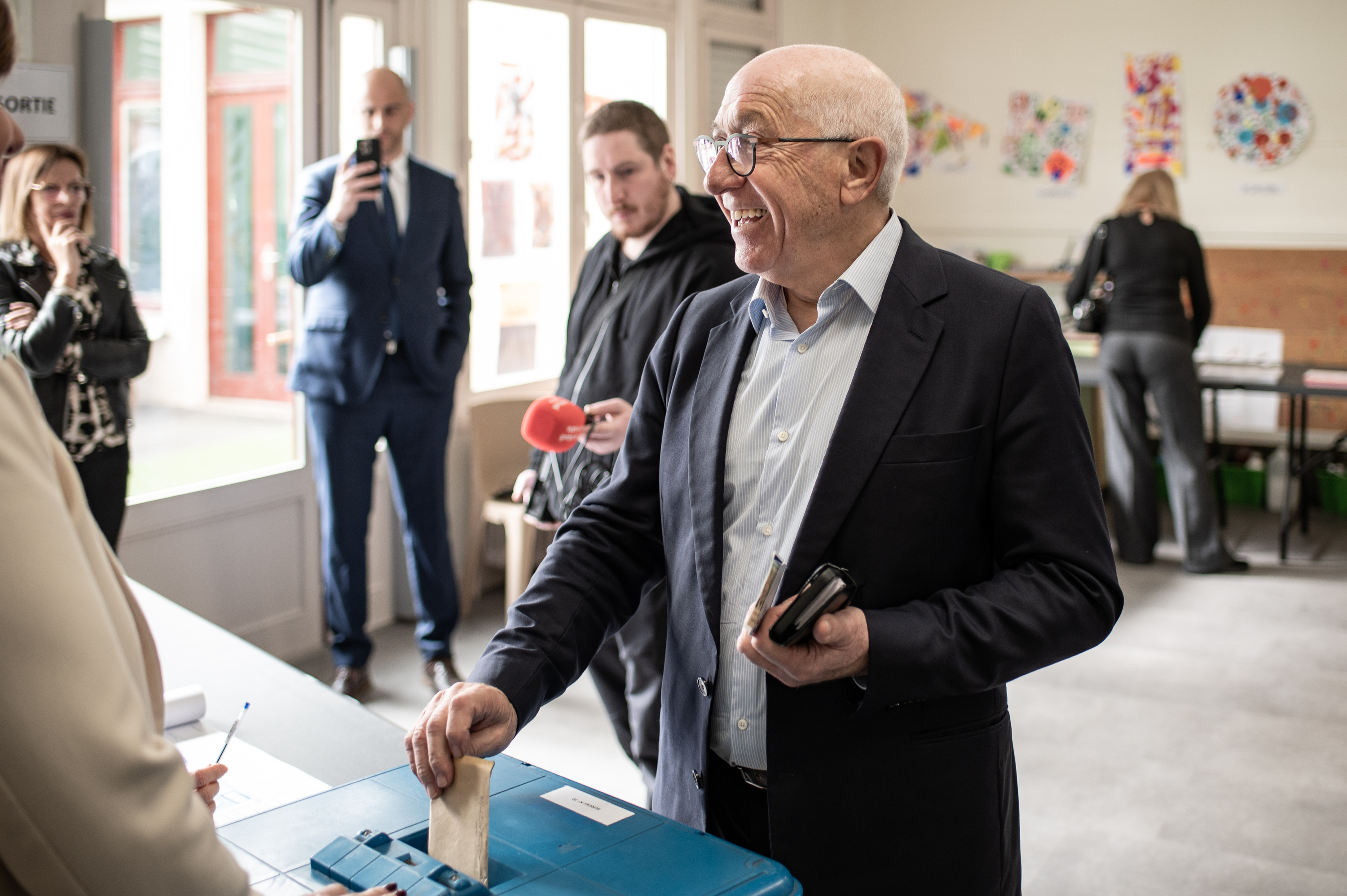 Jean Rene Etxegarai bozkatzen, goiz honetan, Baionan. PATXI BELTZAIZ