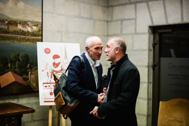 Iriart eta Etxeto, igande gauean. GUILLAUME FAUVEAU