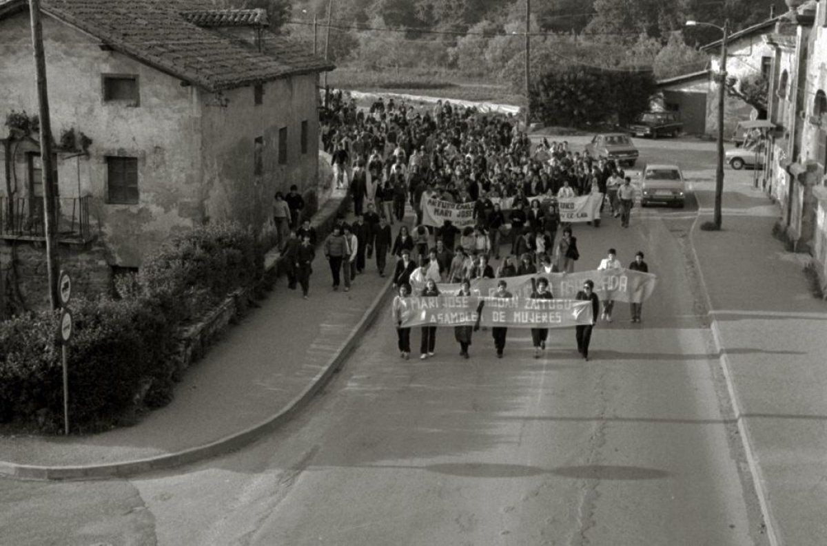 Greba orokorra eta manifestazio jendetsu bat egin zituzten Bravoren hilketaren biharamunean, Donostian. JAVIER GALLEGO