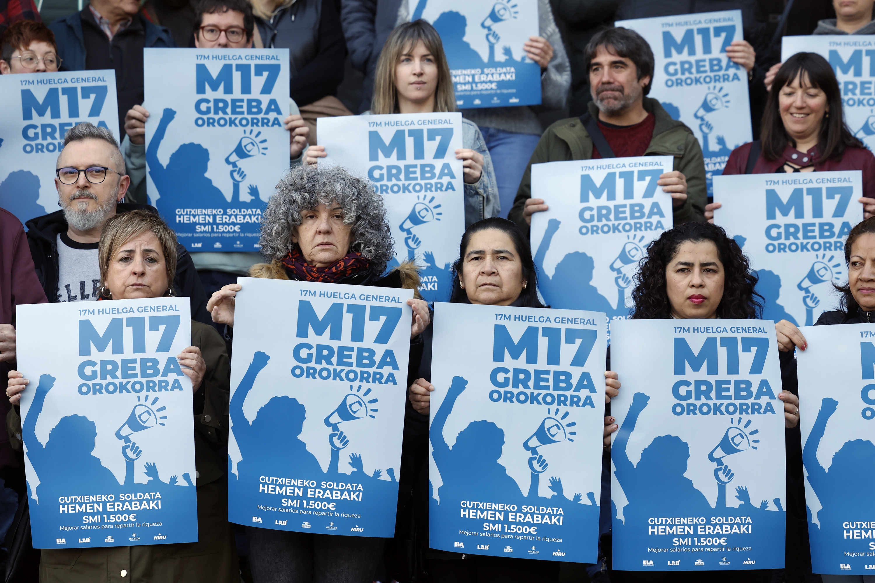 Biharko greba deialdia babesteko elkarretaratzea, Iruñean. JESUS DIGES / EFE