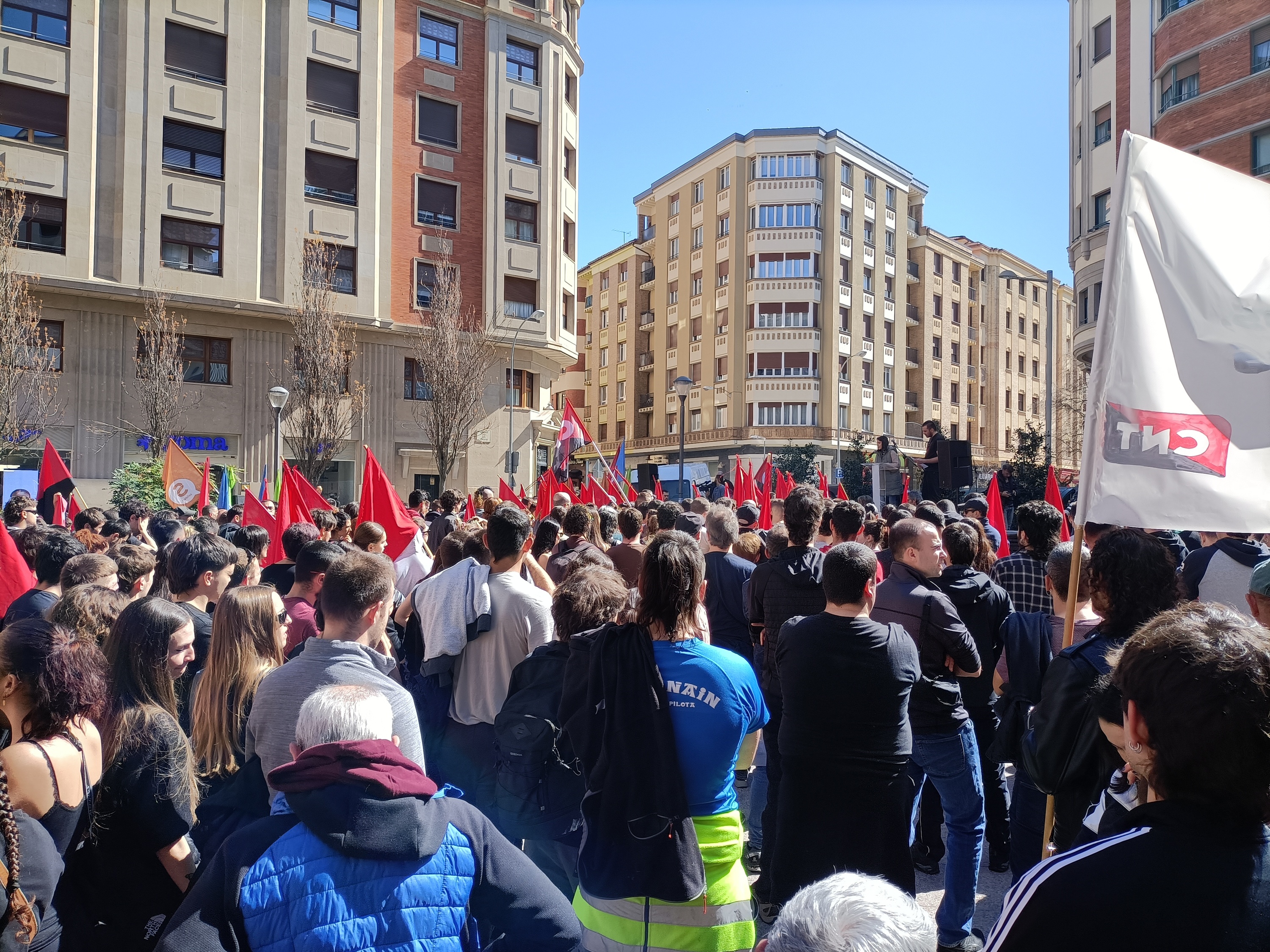 Lan baldintzen aldeko borrokan «klase batasuna» aldarrikatu dute EHKSk, Solidarik, CGTk eta CNTk