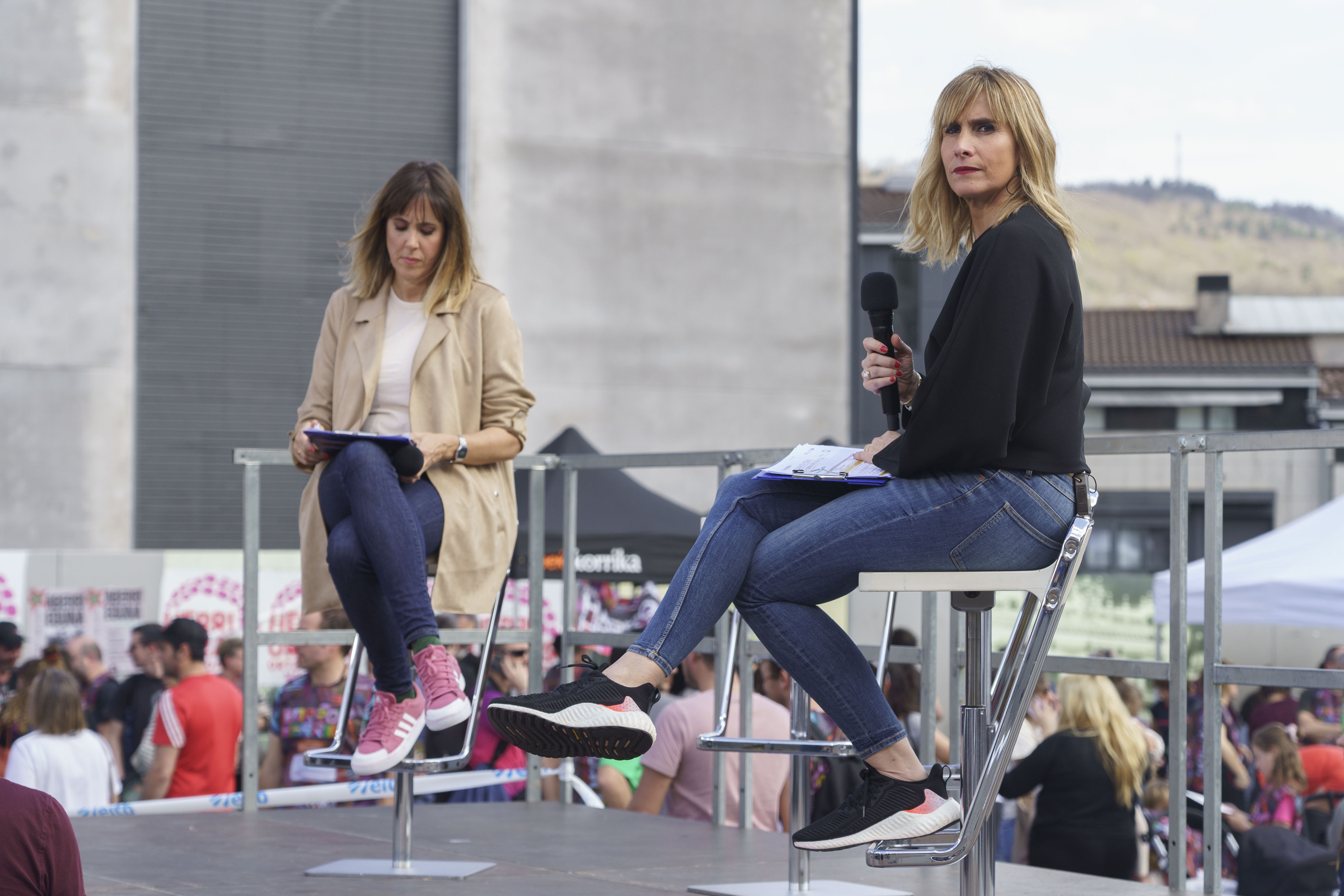 Ilaski Serrano eta Naroa Iturri 23. Korrikako saio bateratuan, 2024an, Irunen. JON URBE / FOKU